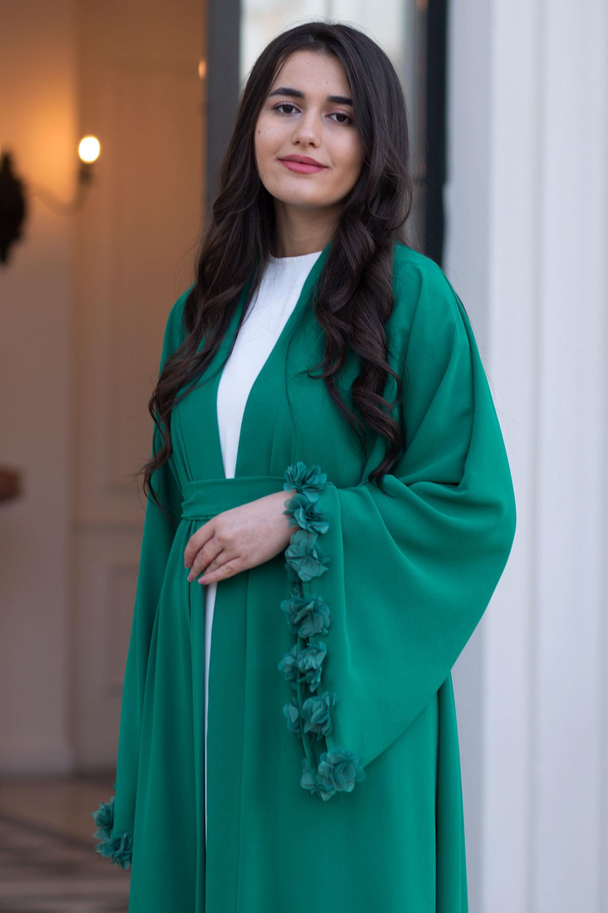 Zümrüt Kolu Çiçek Detaylı Zahra Abaya