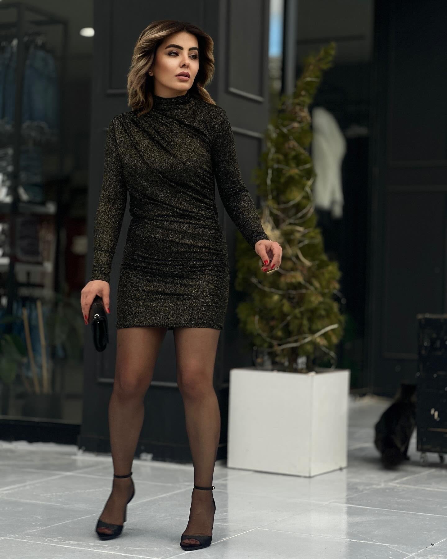  Siyah Gold Büzgü Detaylı Simli Mini Elbise