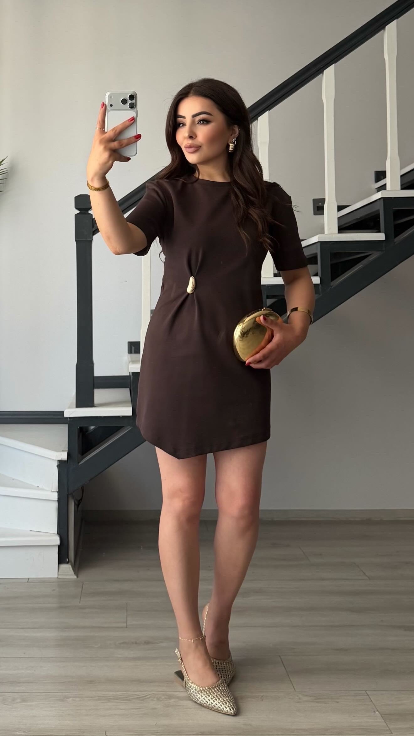 Acı Kahve Aksesuar Detaylı Asimetrik Mini Elbise