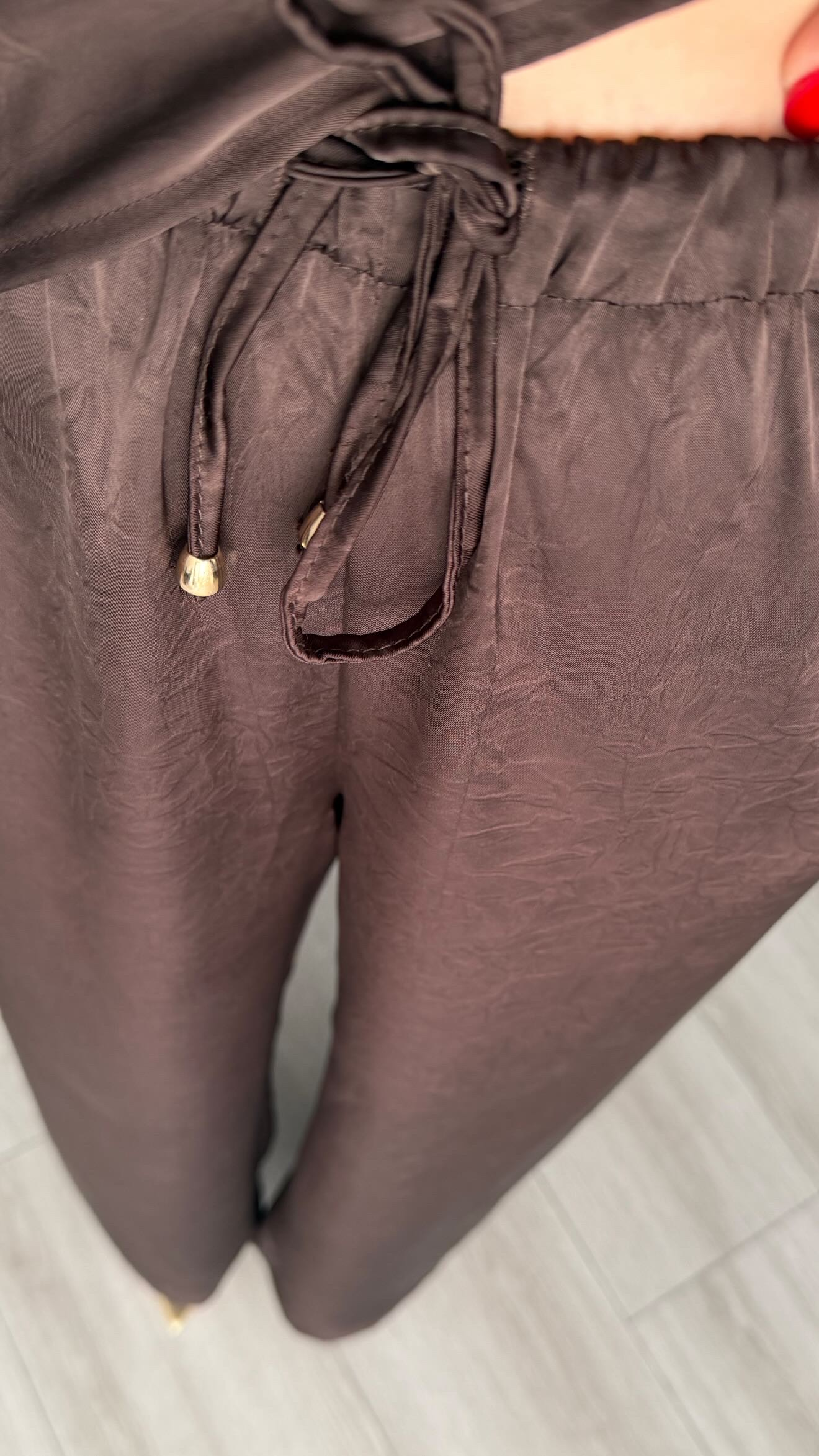 Acı Kahve Gold Toka Detaylı Saten Bluz-Pantolon Takım