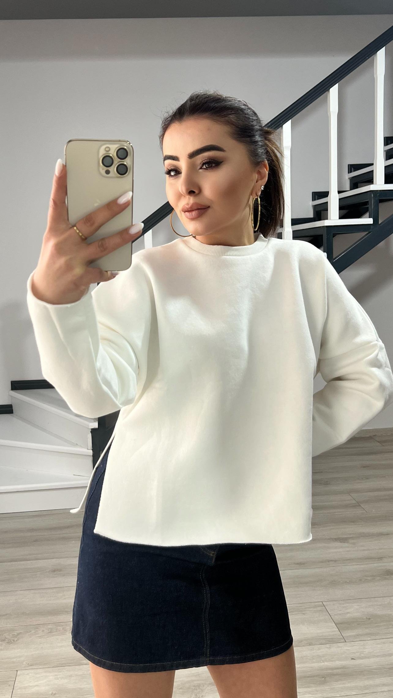 Beyaz Basic Yan Yırtmaçlı Sweatshirt