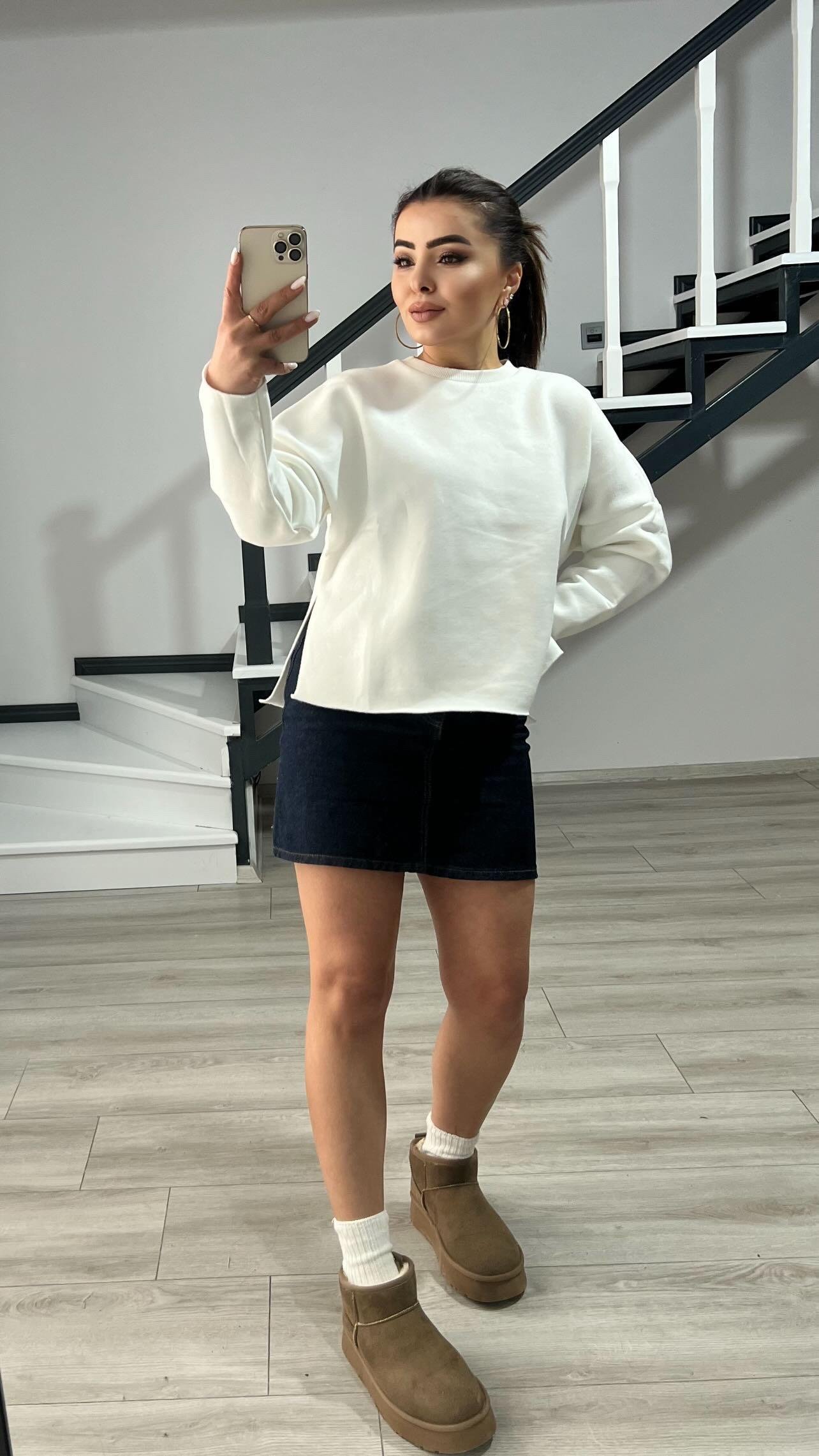 Beyaz Basic Yan Yırtmaçlı Sweatshirt