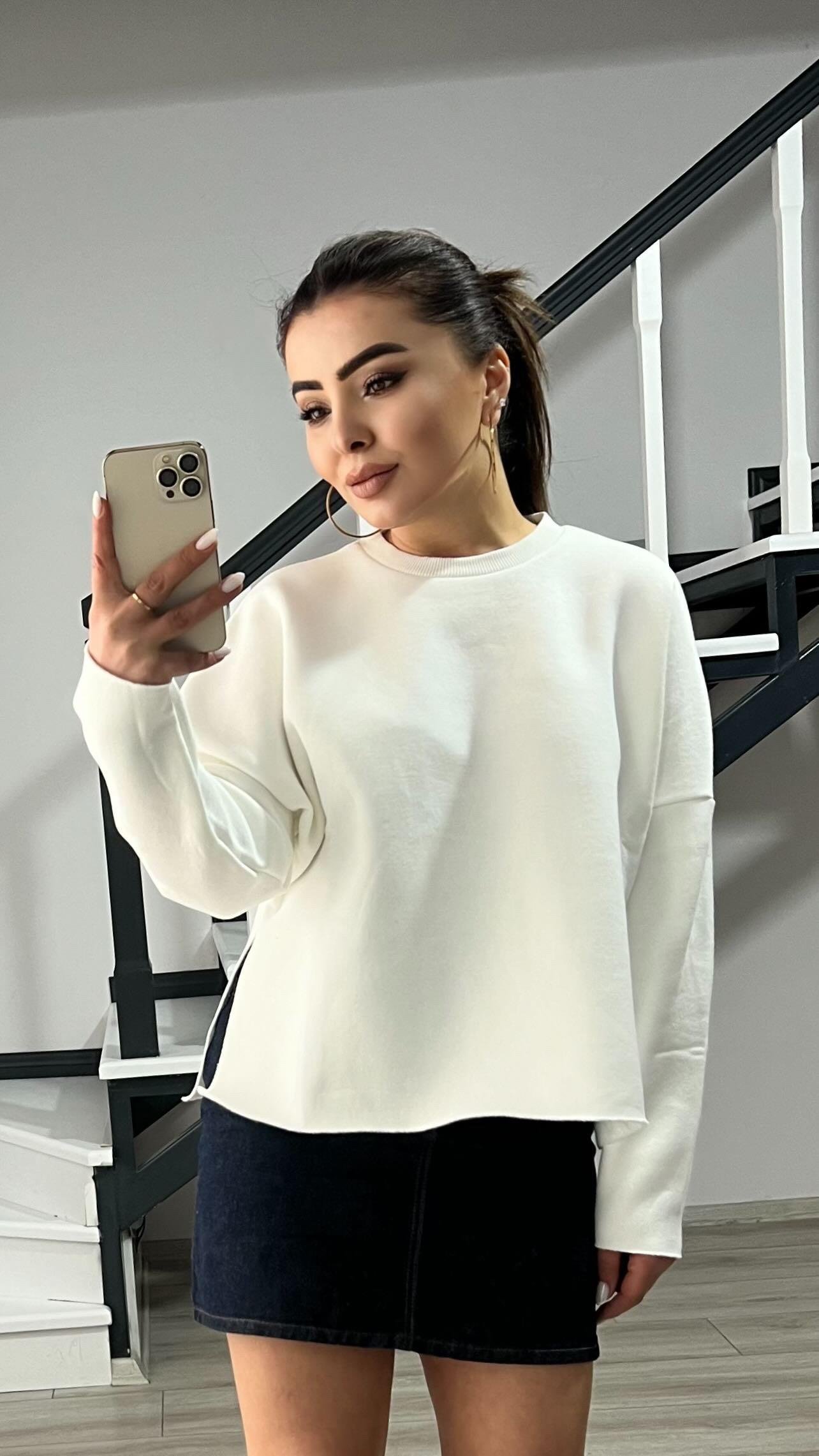 Beyaz Basic Yan Yırtmaçlı Sweatshirt