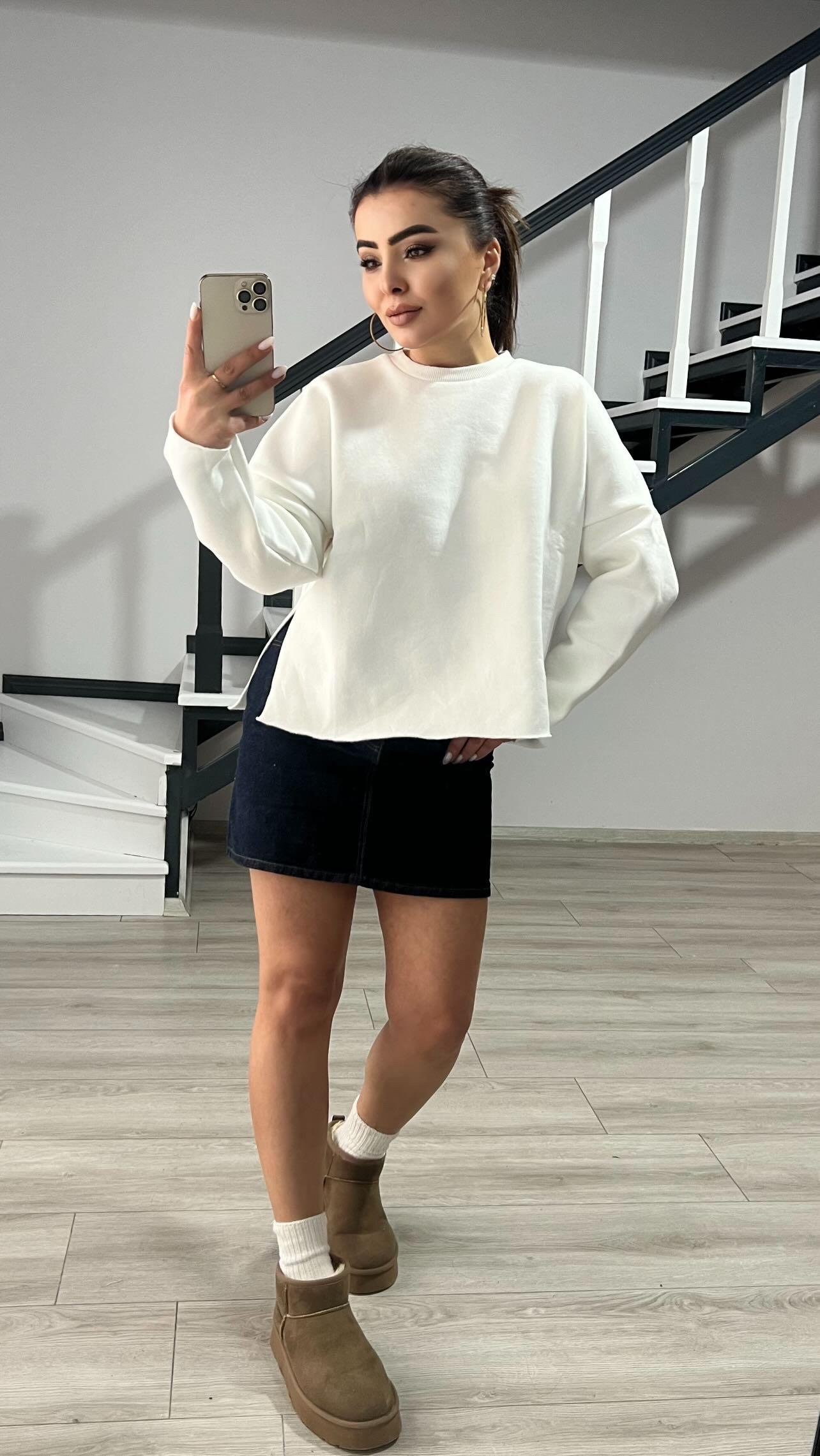 Beyaz Basic Yan Yırtmaçlı Sweatshirt