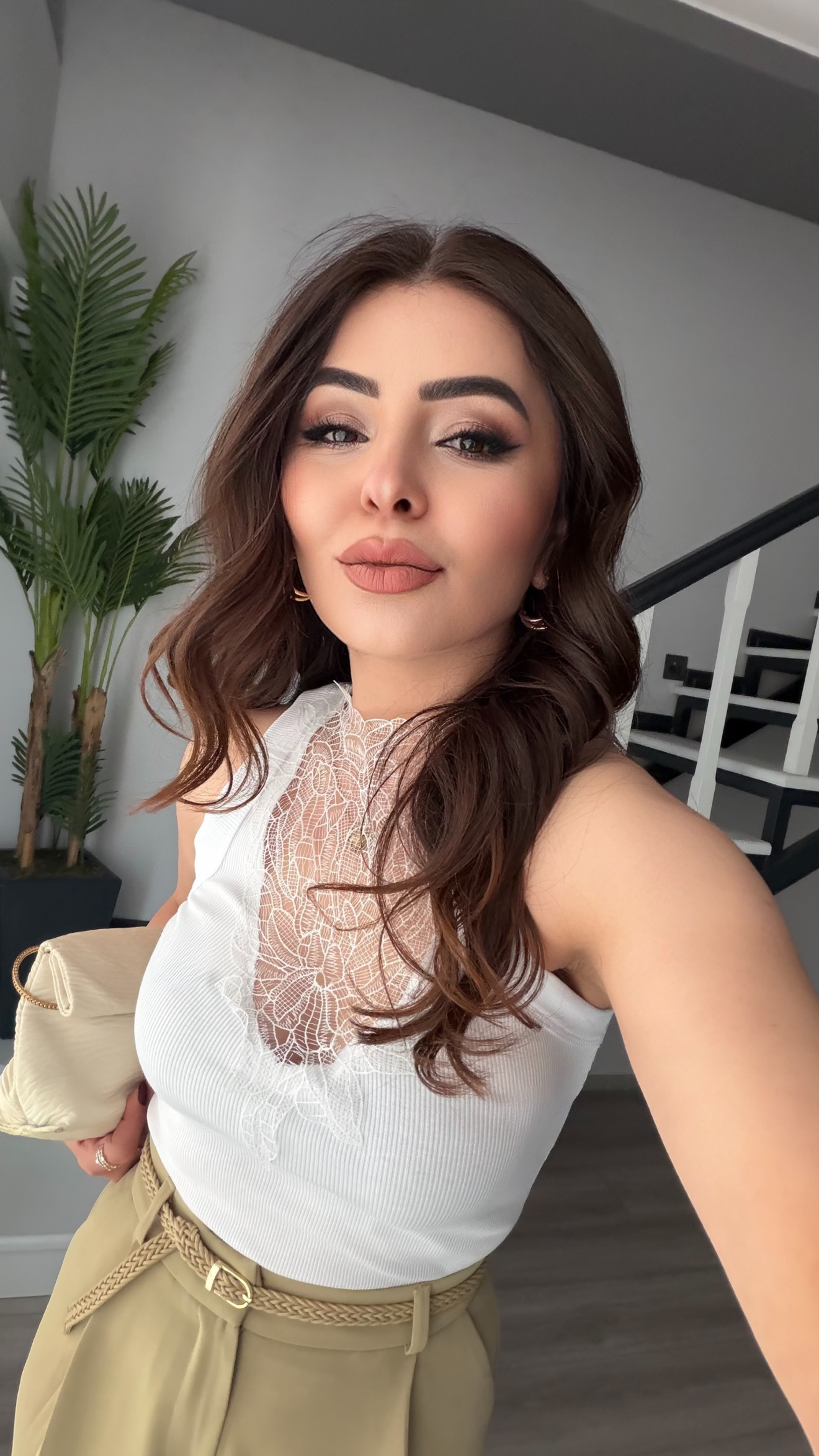 Beyaz Dantel Detaylı Kolsuz Triko Bluz