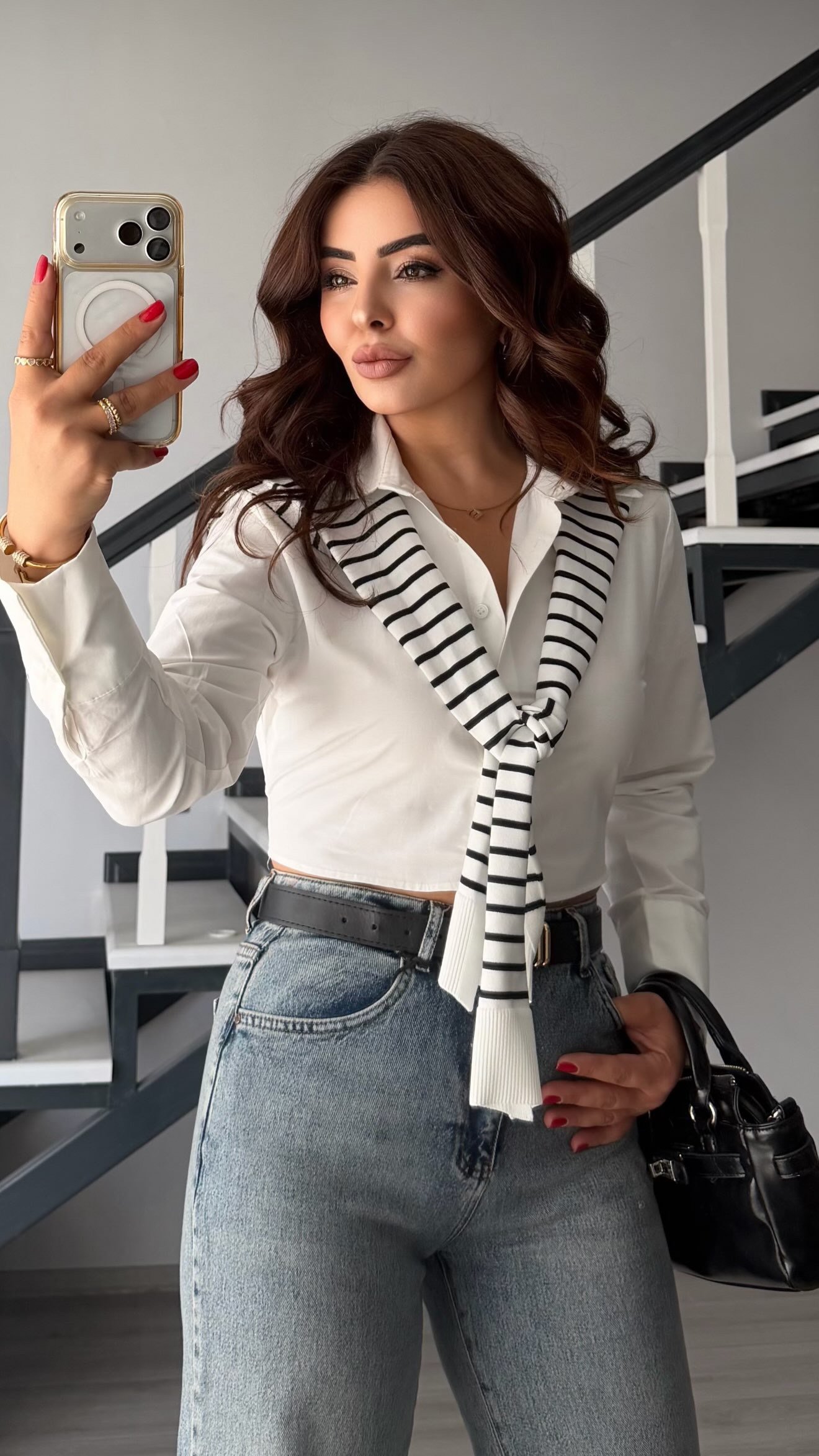 White Detachable Self-Scarf Crop Shirt