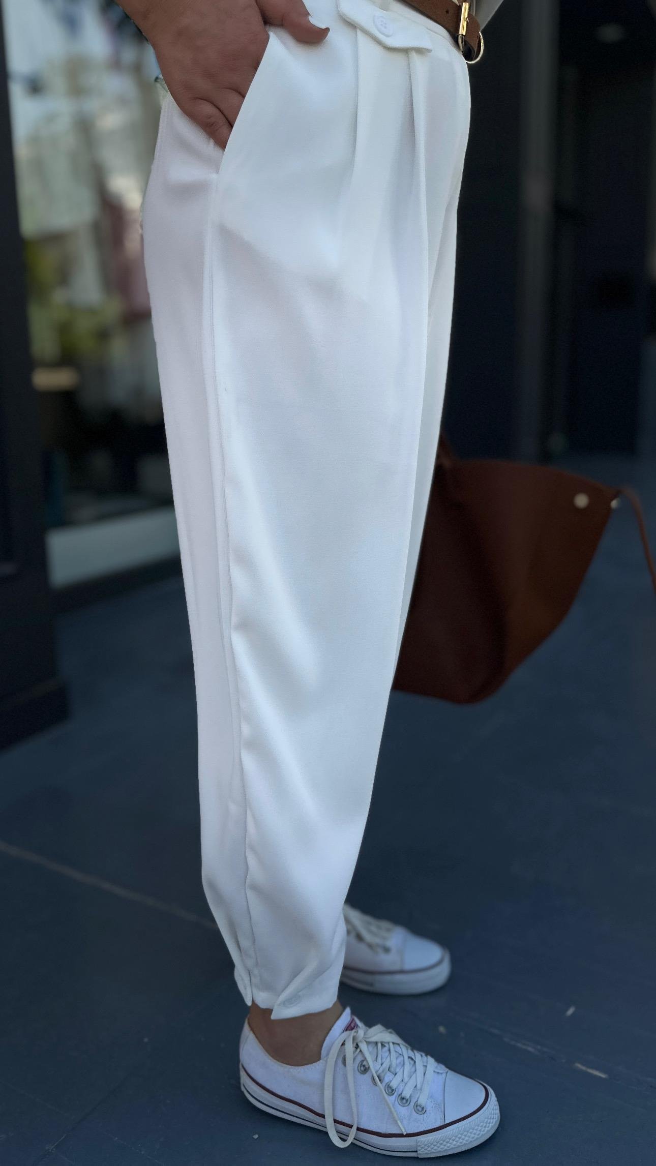 Beyaz Paça Düğmeli Pantolon 