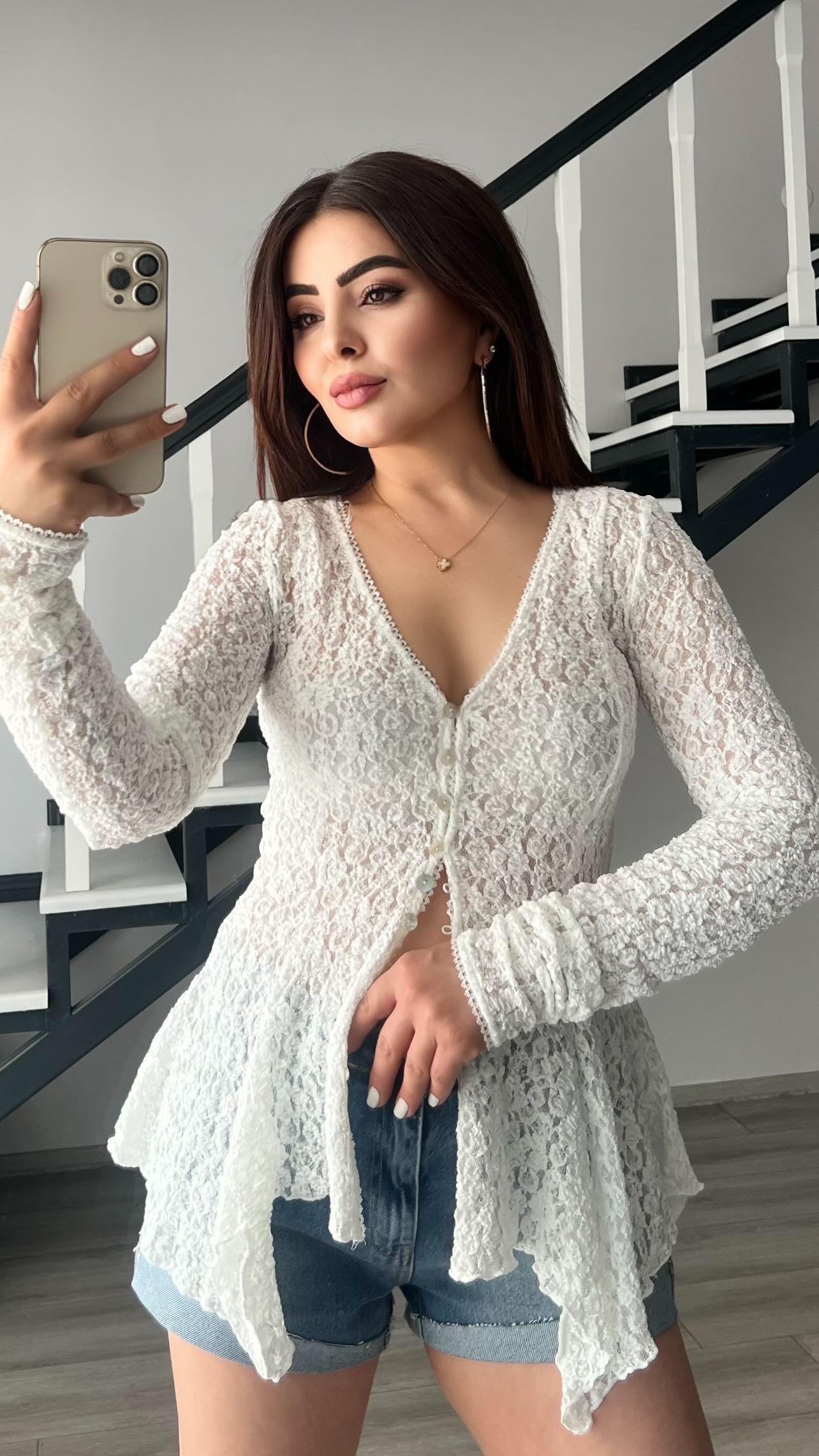 Beyaz Peplum Dantel Bluz