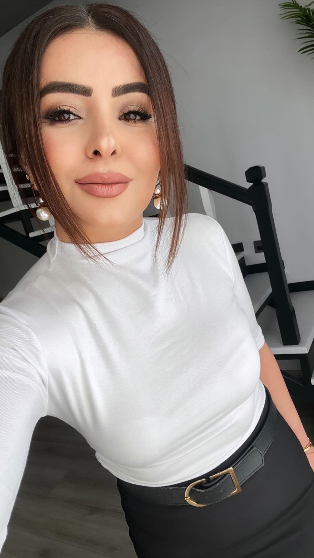 Beyaz Soft Touch Dik Yaka Kısa Kol Bluz 