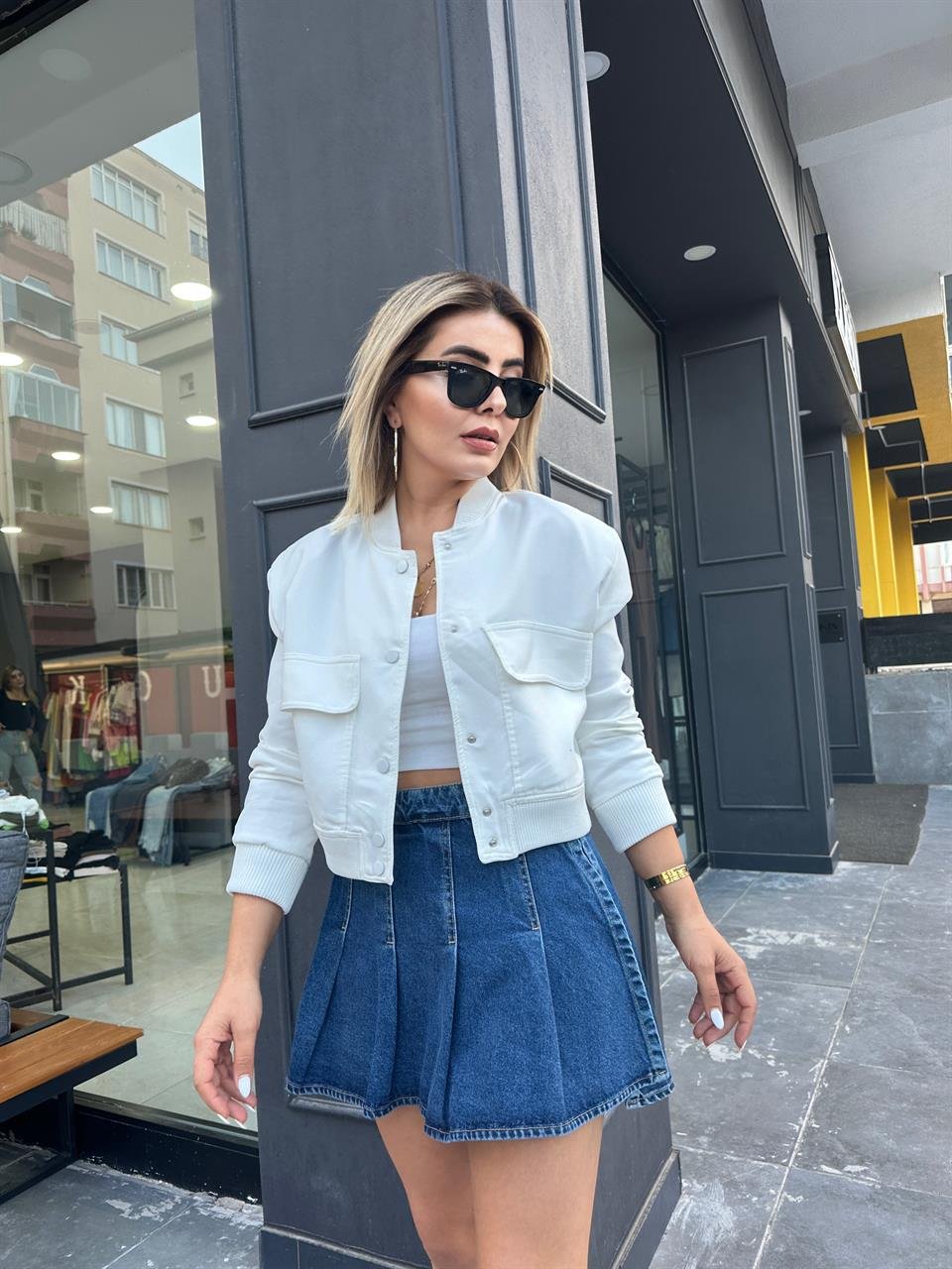 Beyaz Torba Cepli Bomber Ceket