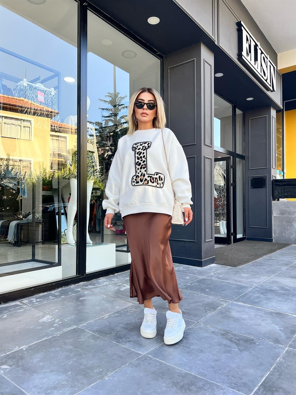 Ekru L Nakışlı Sweatshirt