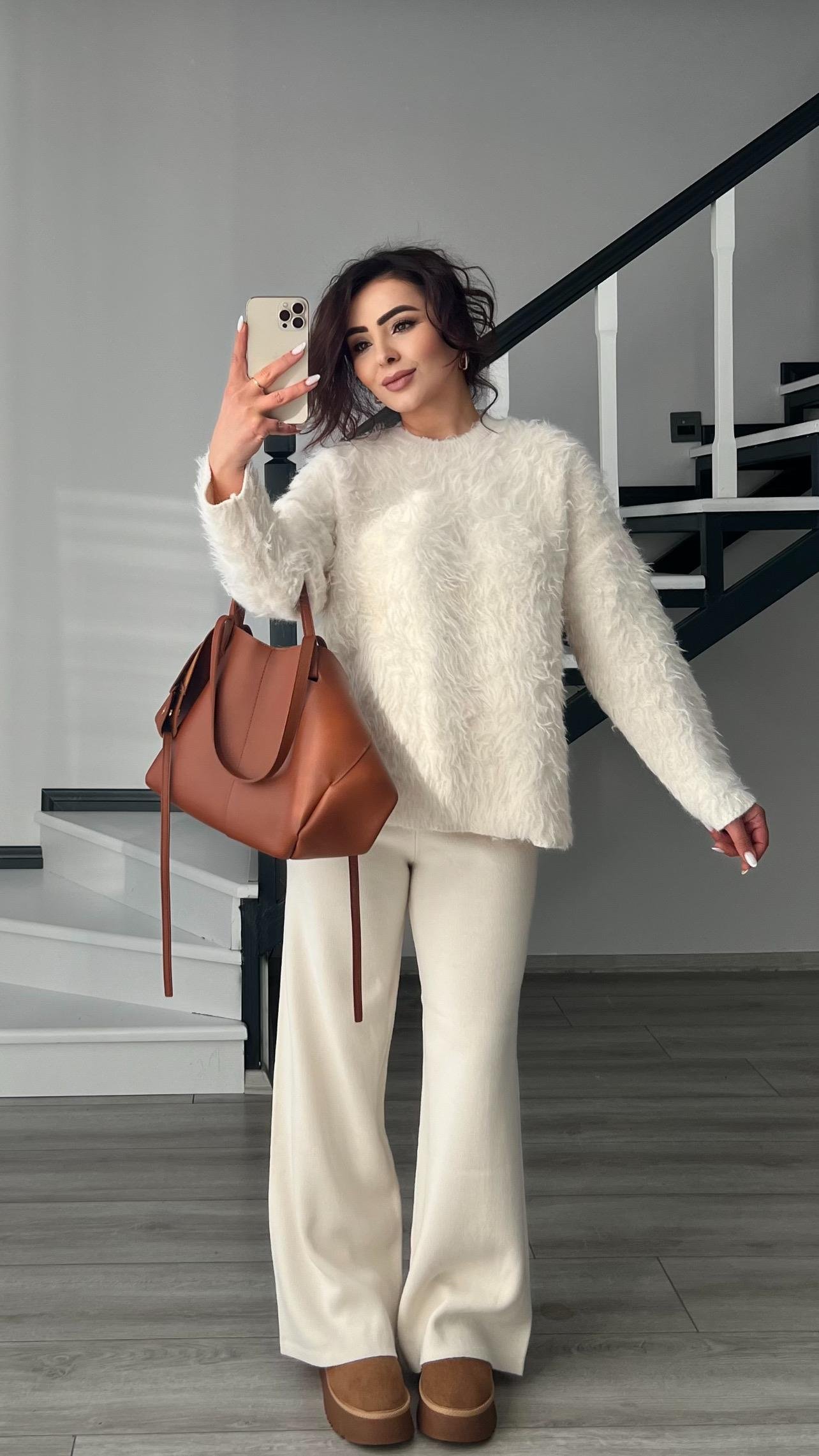 Ekru Oversize Peluş Kazak 