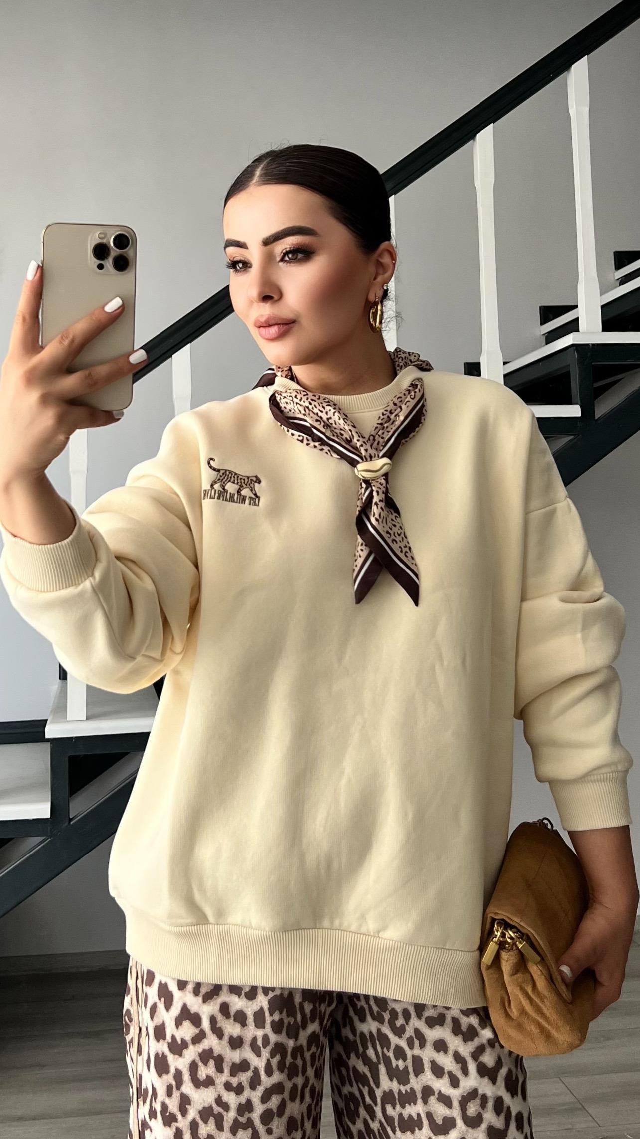 Gold Aksesuarlı Leopar Desen Fular Detaylı Sweatshirt