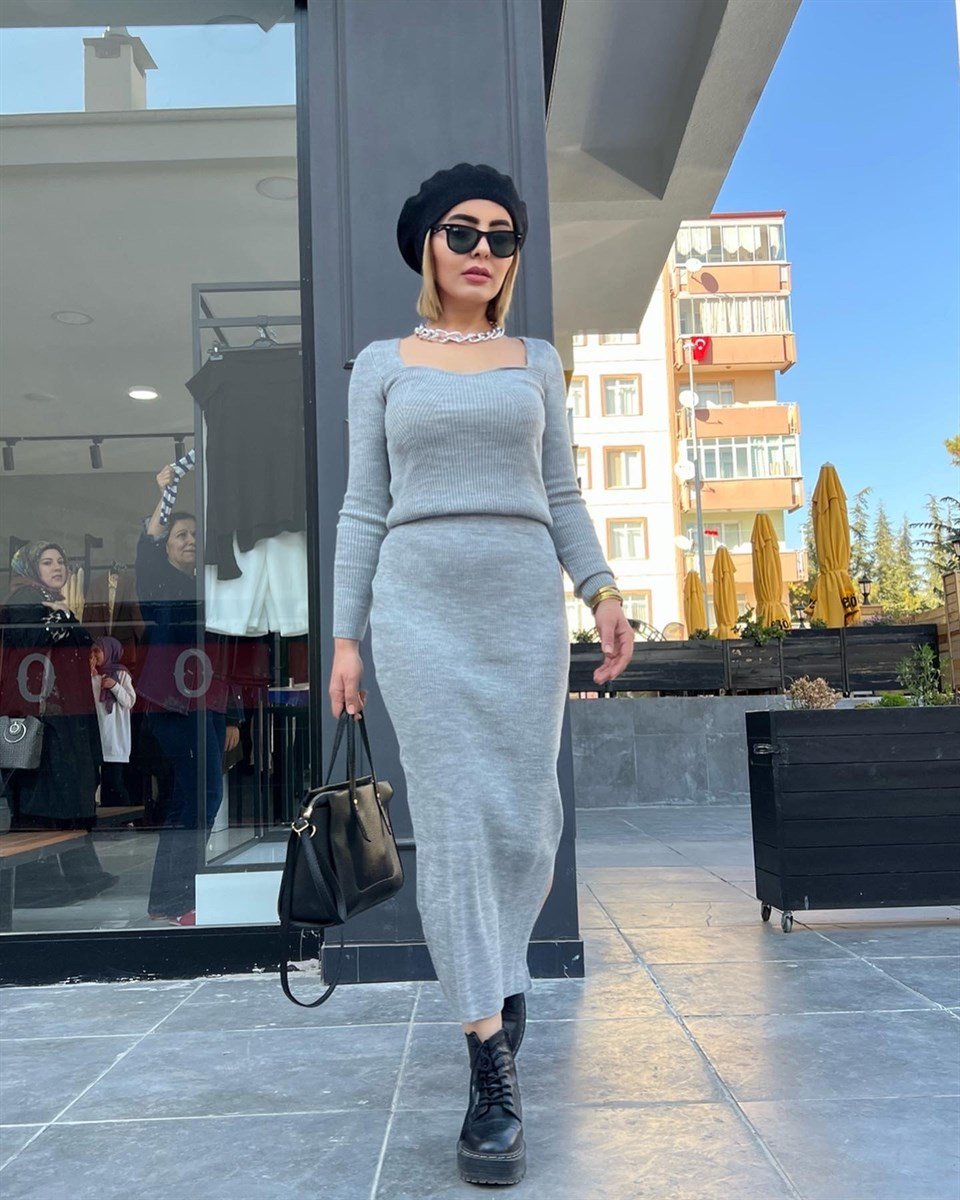 Gri Etekli Triko Takım