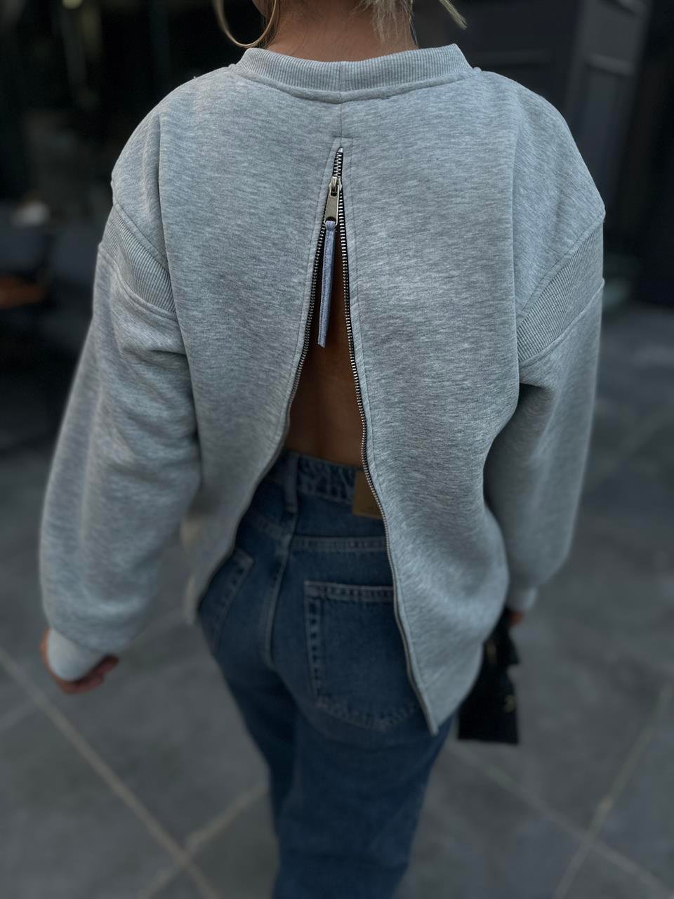 Gri Sırt Fermuar Detaylı Sweatshirt 
