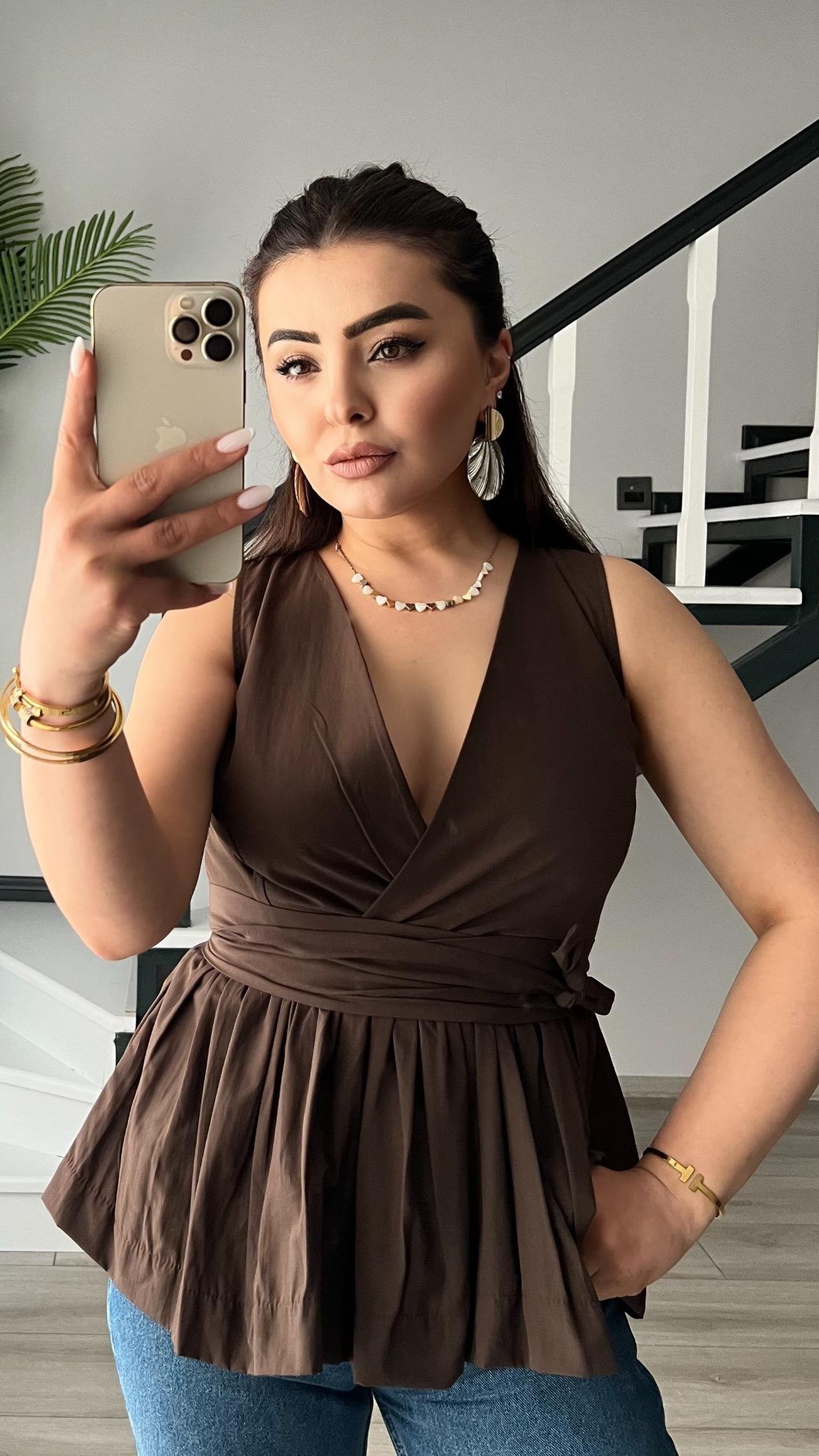 Kahve Kuşaklı Poplin Bluz 