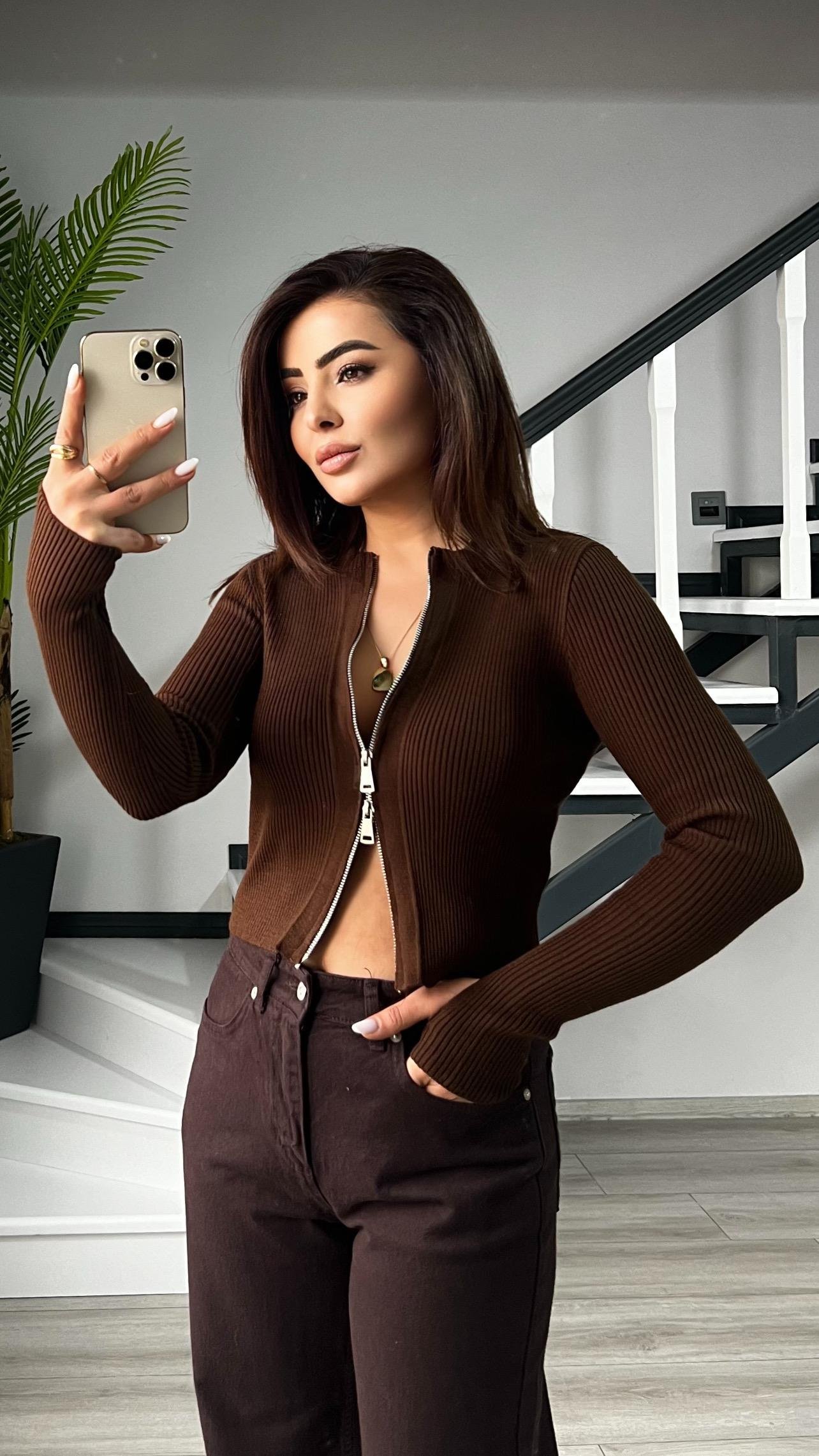 Kahve Marka Model Parmak Geçirme Detaylı Fermuarlı Triko