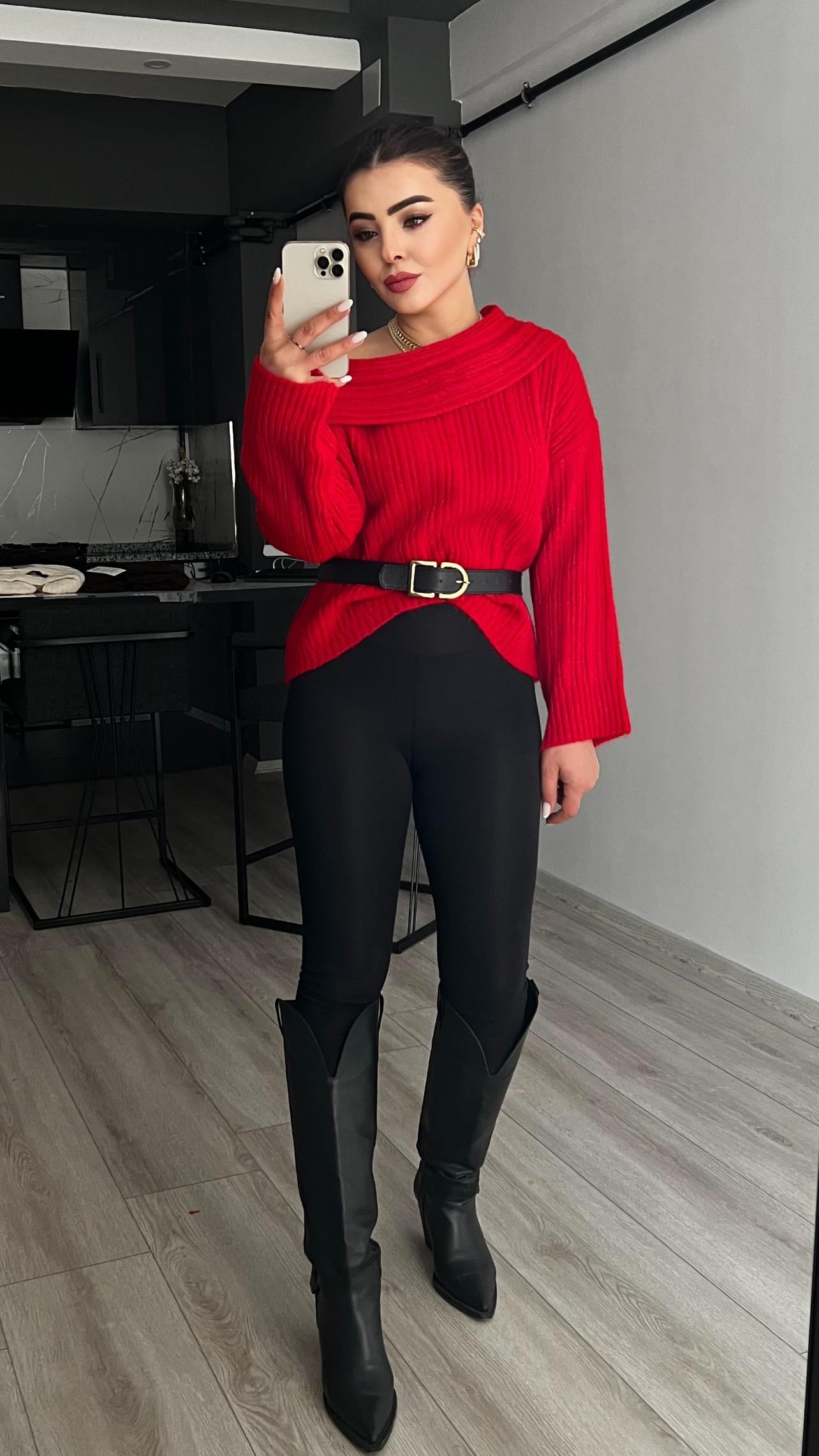 Kırmızı Degaje Yaka Kazak 