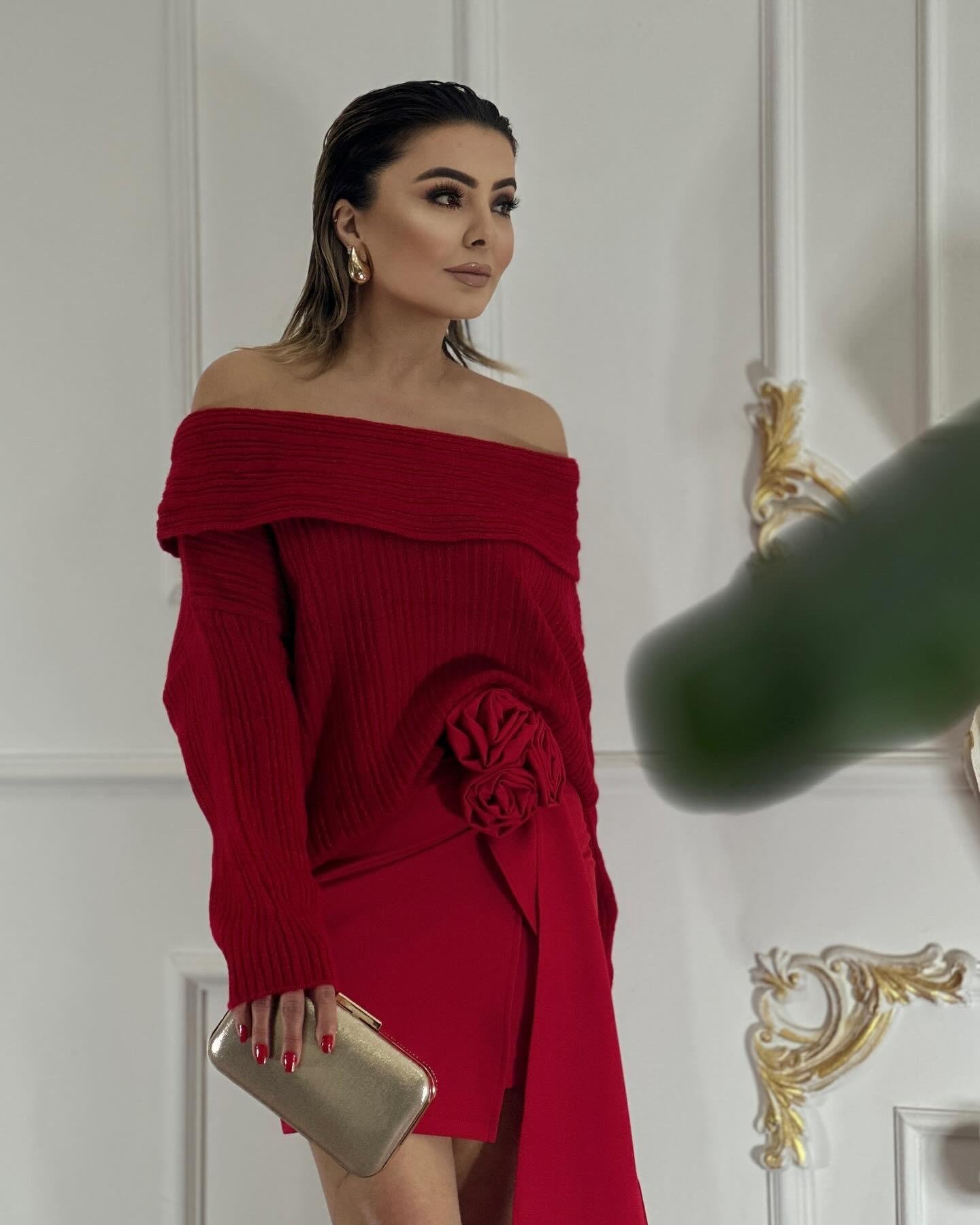 Kırmızı Madonna Yaka Kazak