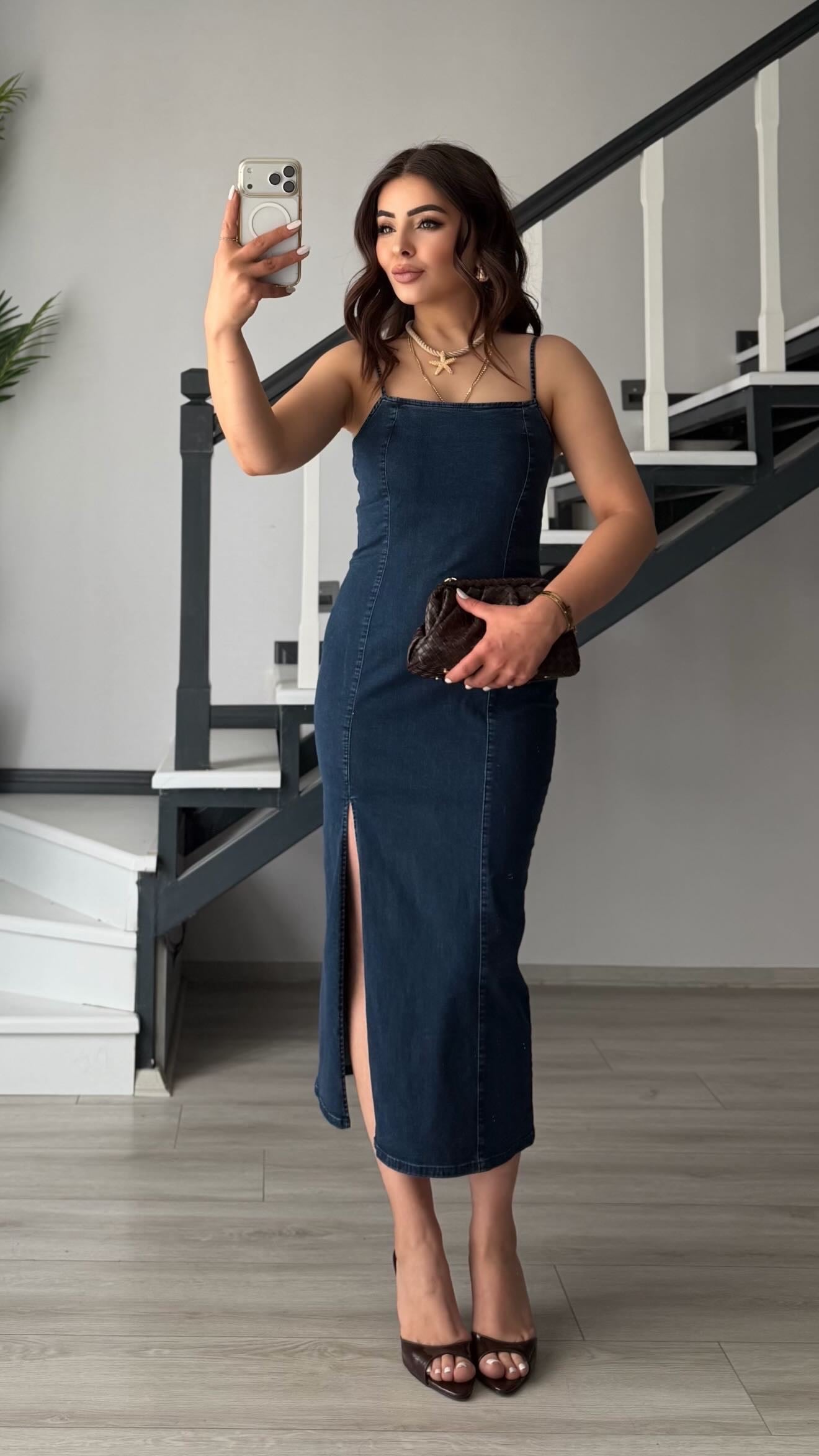 Koyu Mavi Yırtmaçlı Likralı Denim Elbise