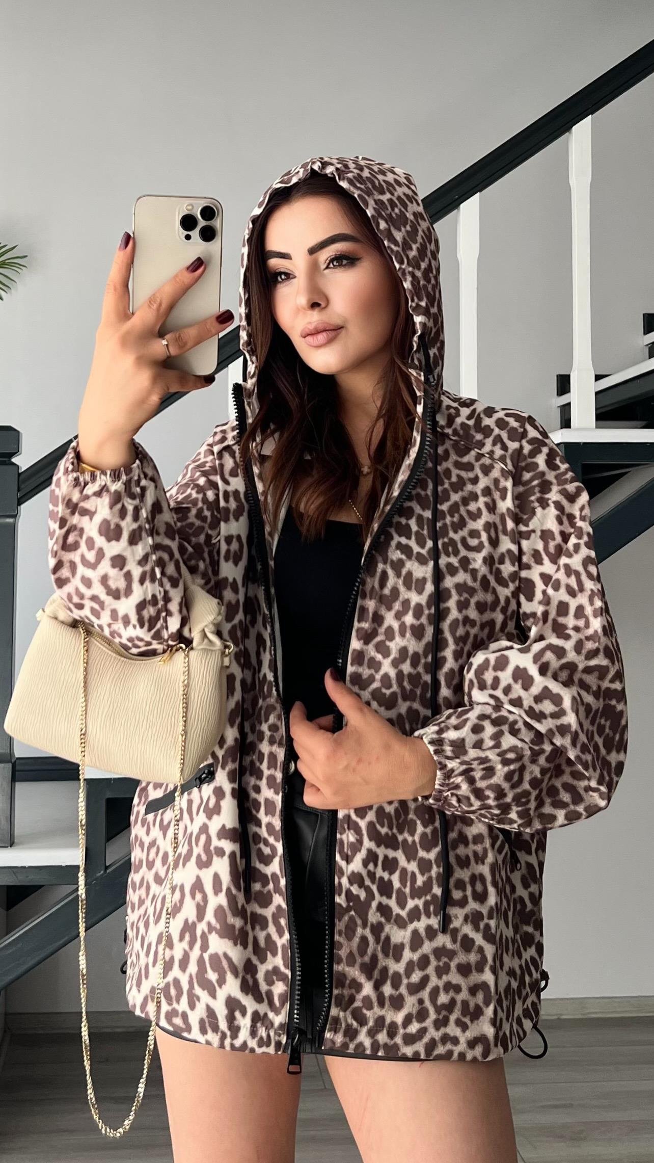 Leopar Desen Kapüşonlu Yağmurluk