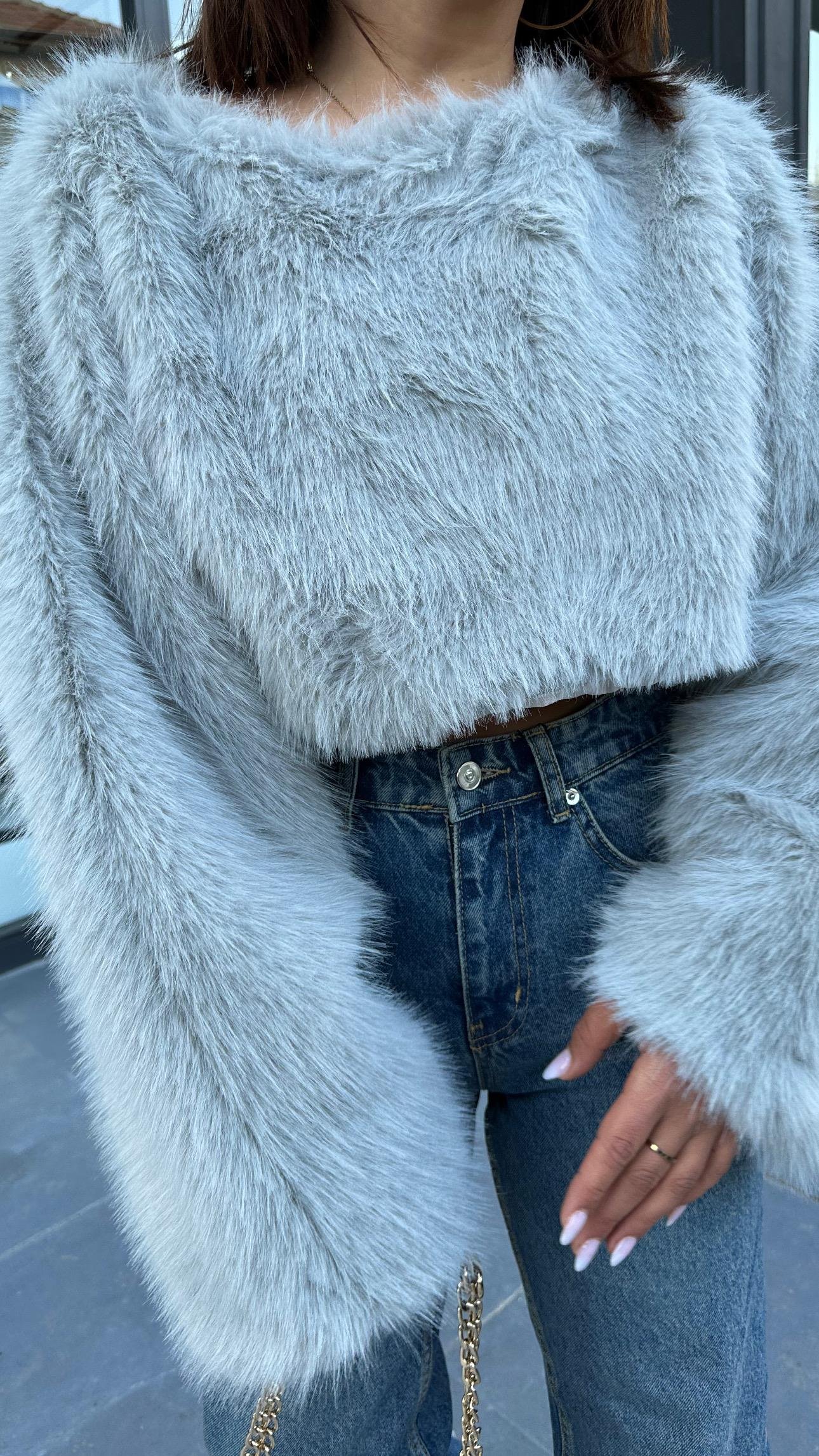Marka Model Gri Crop Kürk 