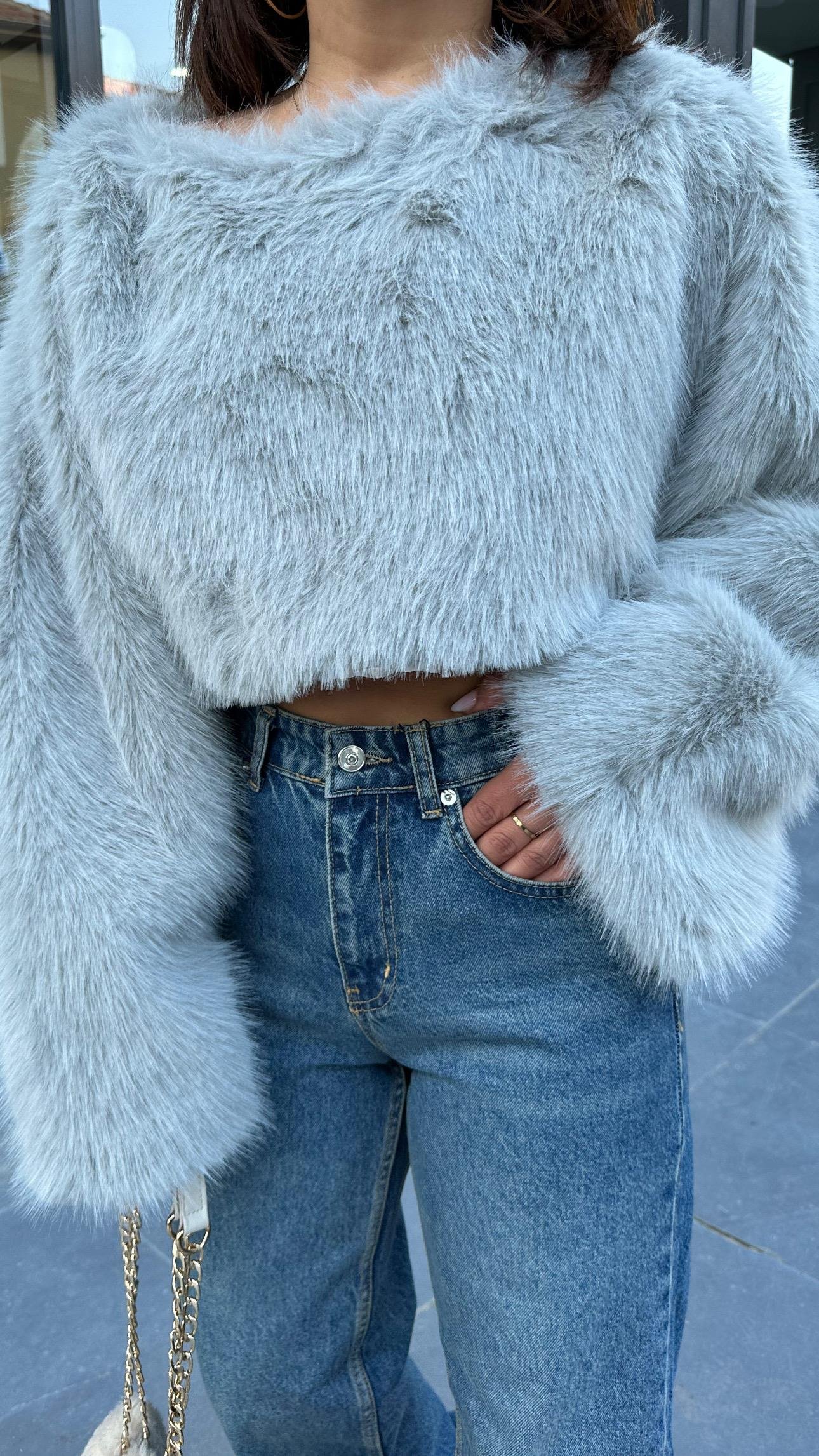 Marka Model Gri Crop Kürk 