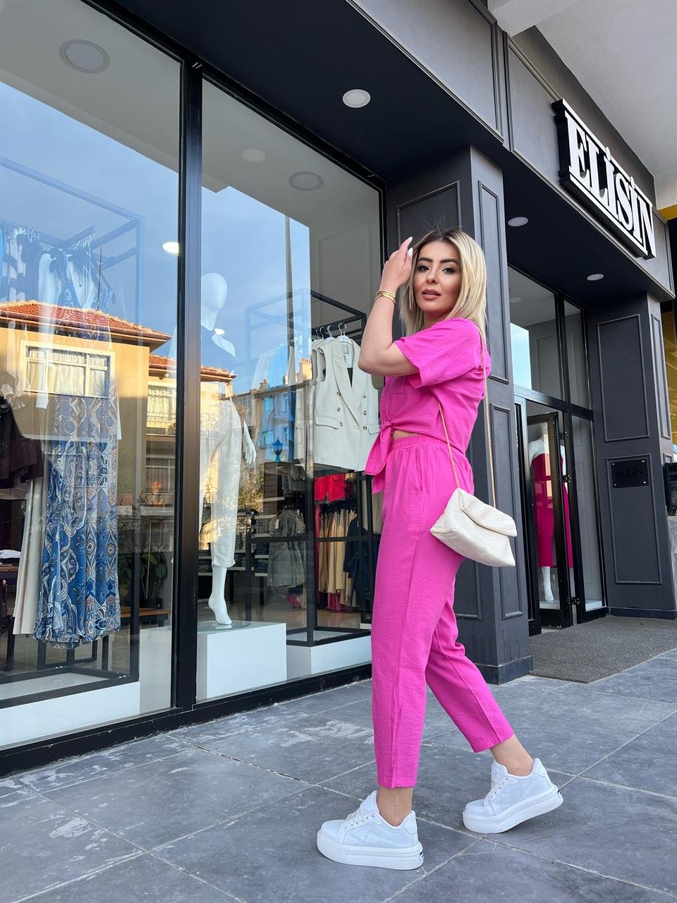 Pembe Bağlamalı Gömlekli Takım