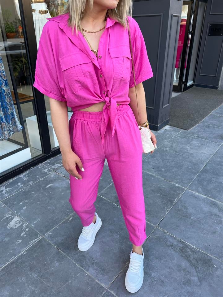 Pembe Bağlamalı Gömlekli Takım