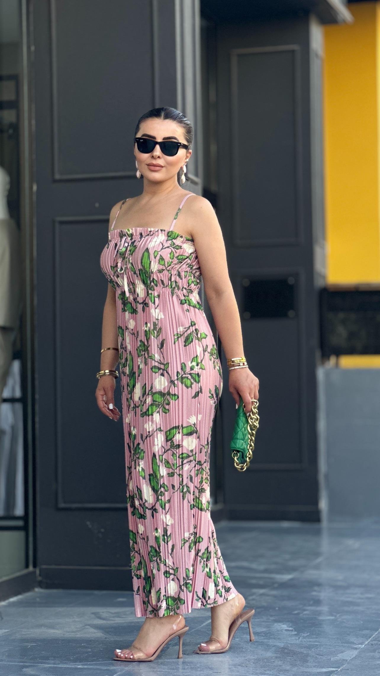 Pembe Zeminli Piliseli Elbise 