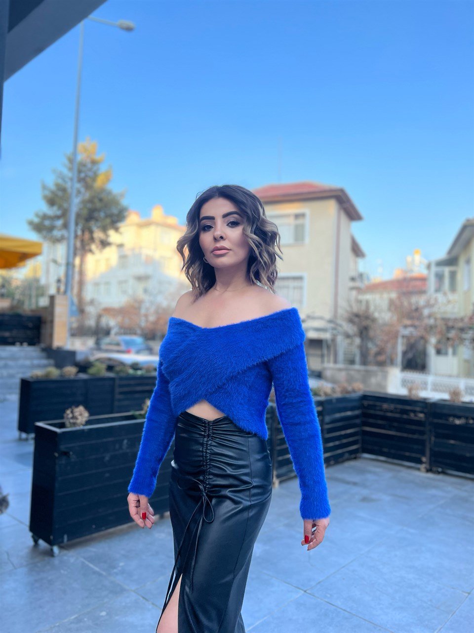 Saks Omzu Açık Şal Yaka Kazak