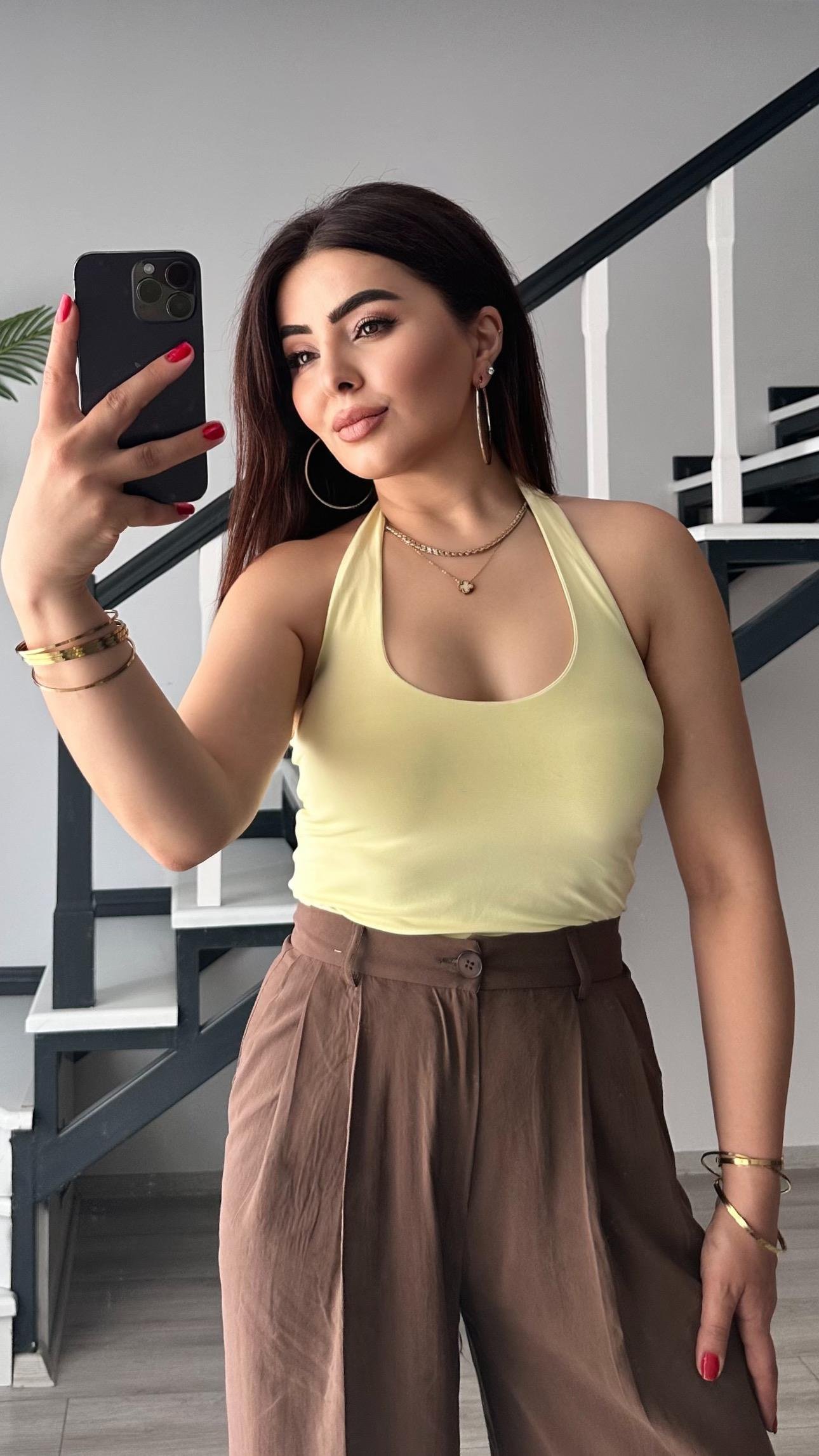 Sarı Halter Yaka Boyundan Geçme Bluz