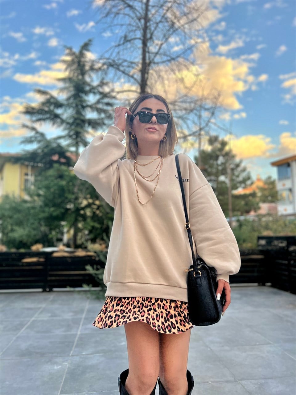 Sırt Leopar Nakışlı Sweat