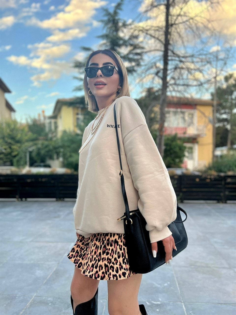 Sırt Leopar Nakışlı Sweat