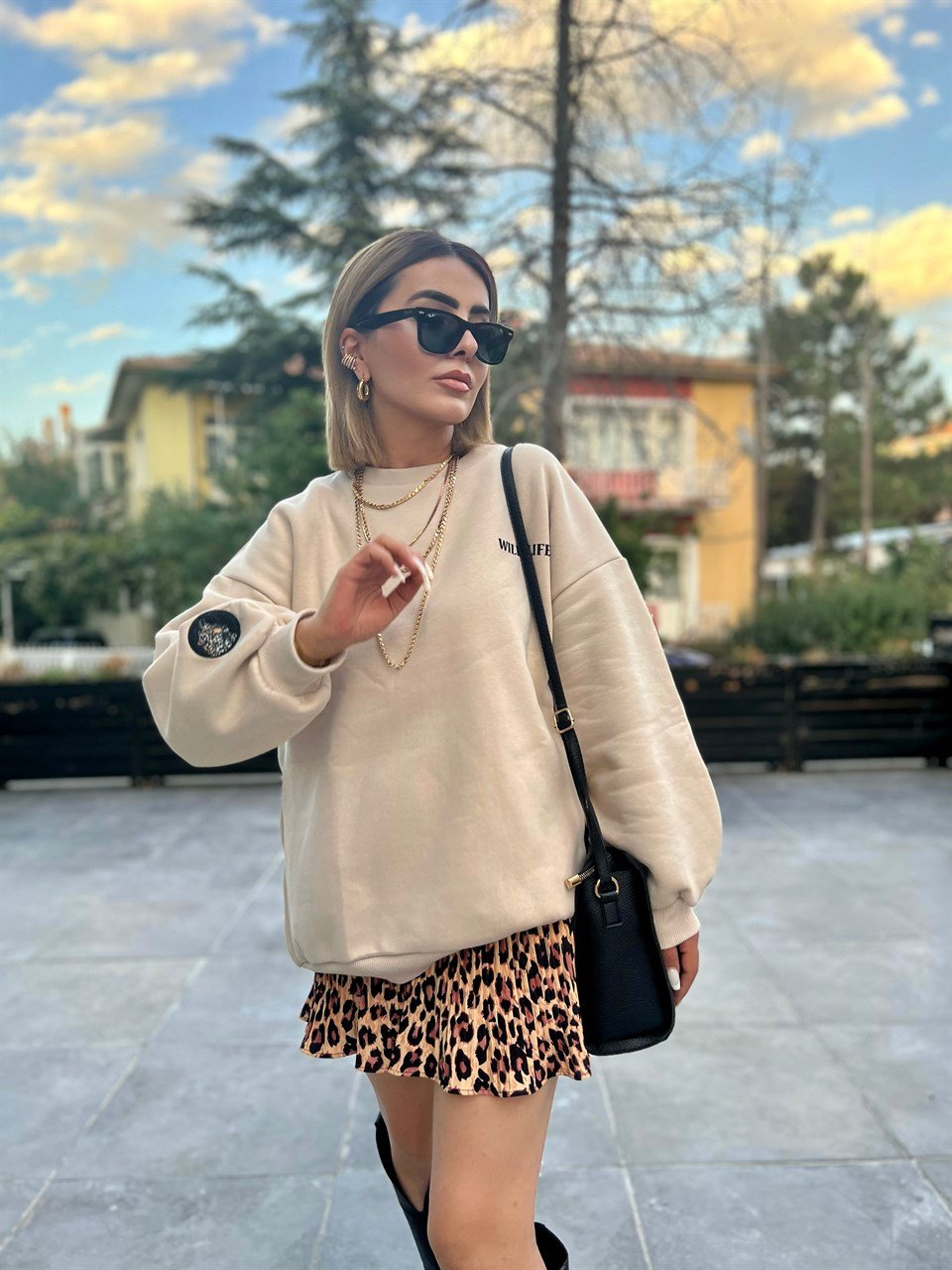 Sırt Leopar Nakışlı Sweat