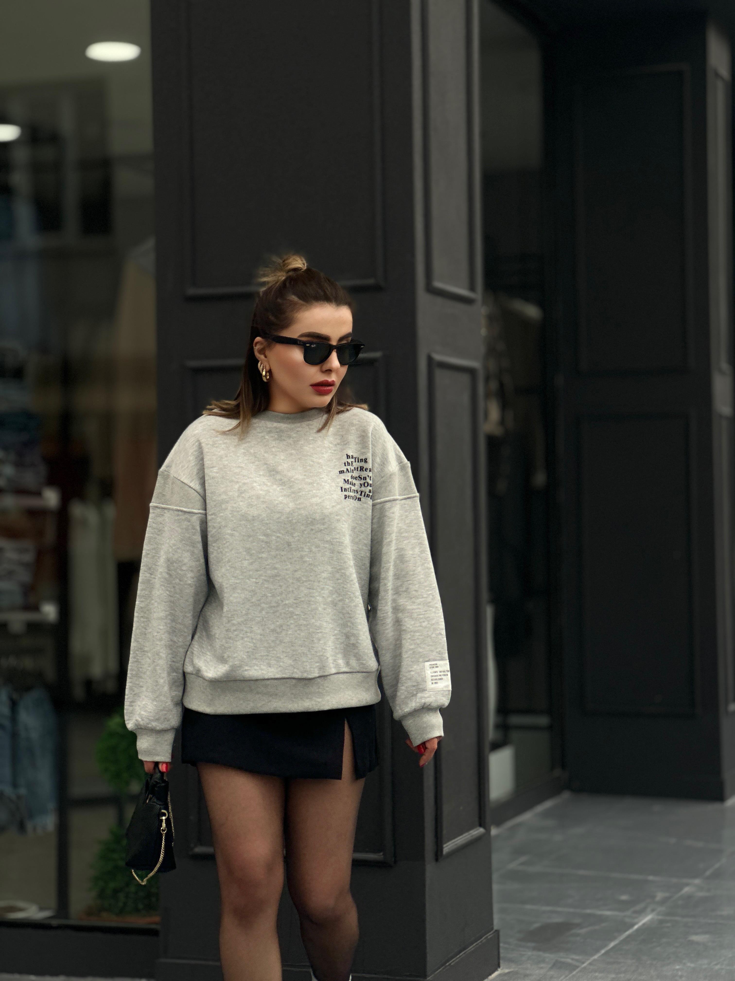 Sırtı Fermuarlı Yazılı Sweatshirt