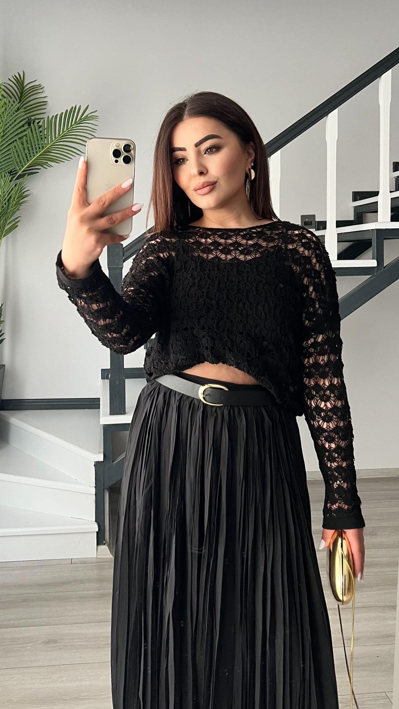 Siyah Ajurlu Bluz 