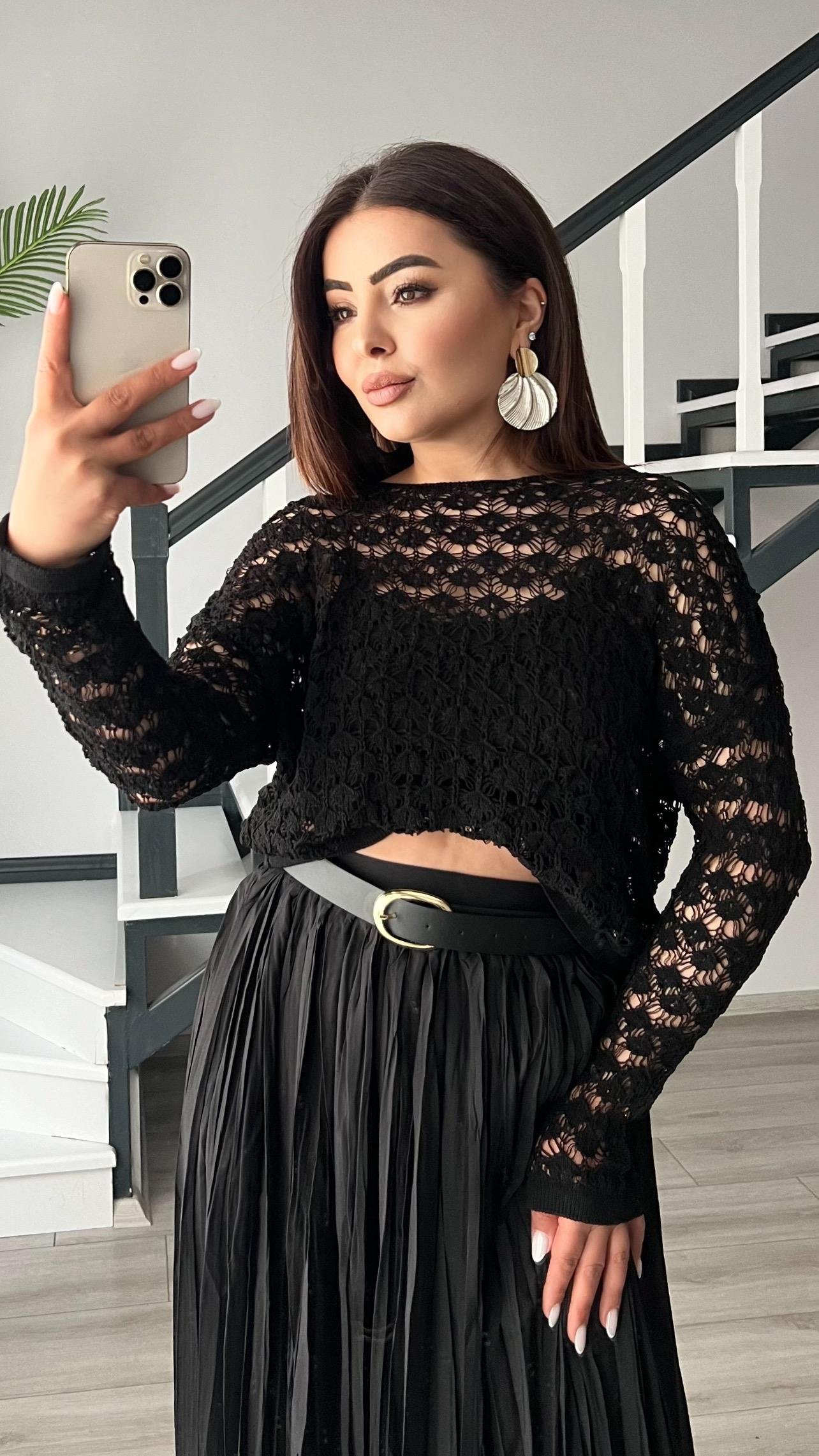 Siyah Ajurlu Bluz 