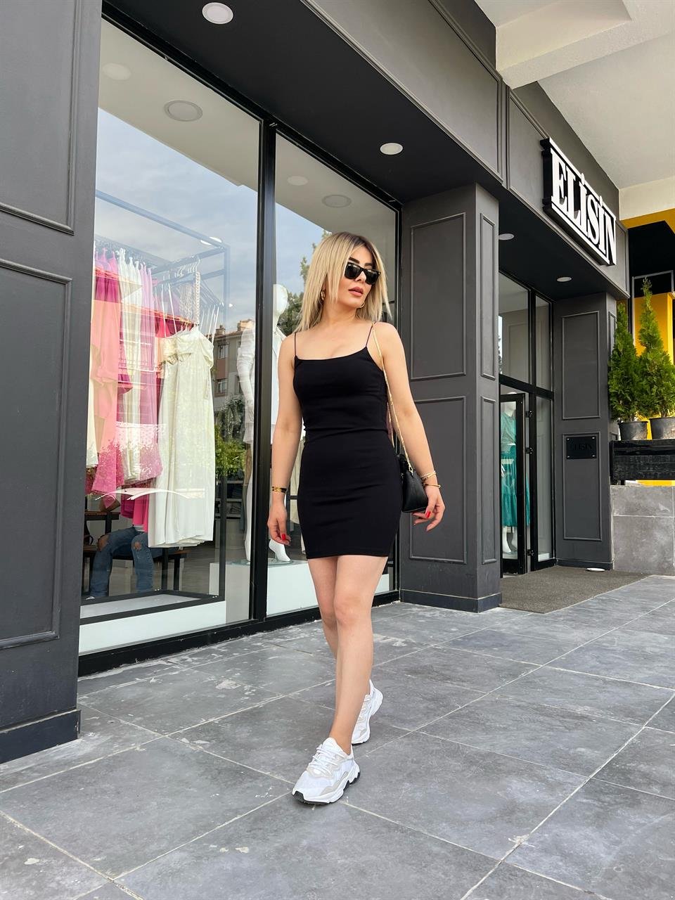 Siyah Askılı Mini Elbise 