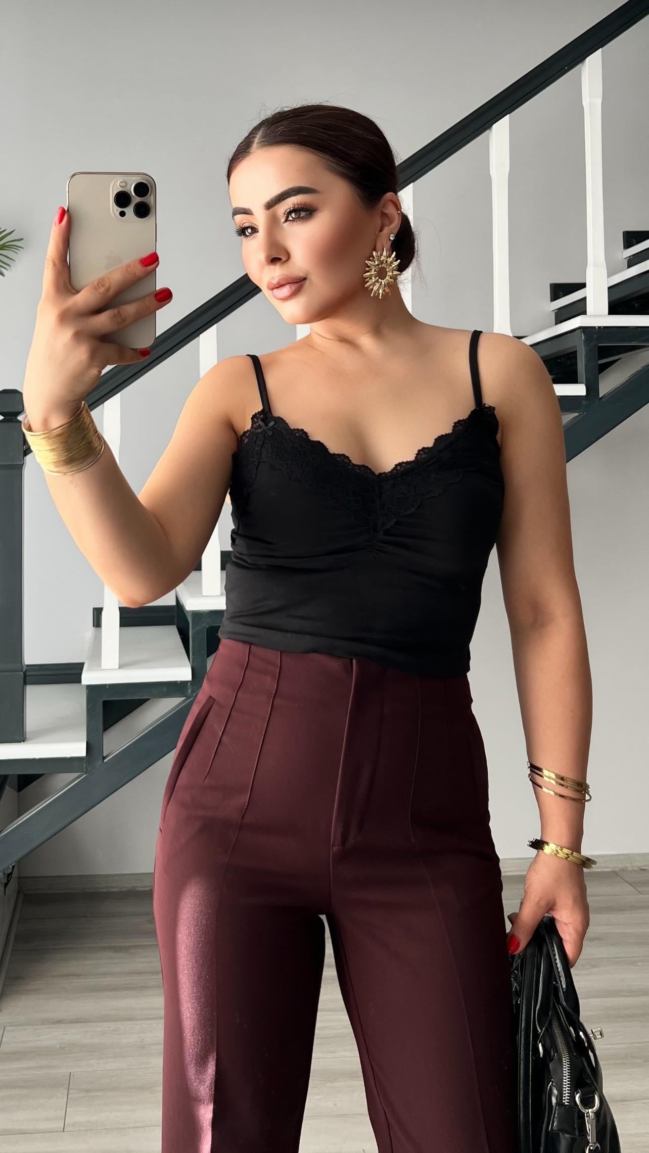 Siyah Dantel Detaylı Bluz