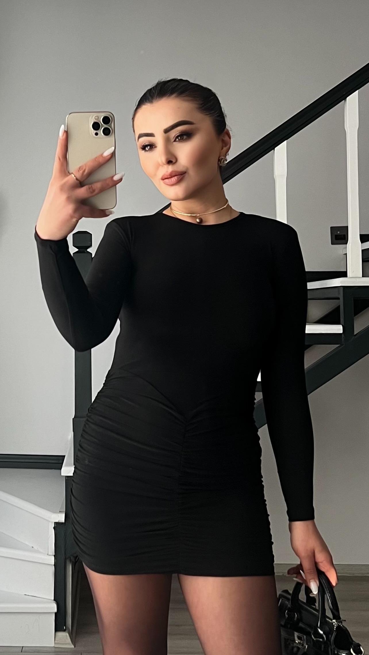 Siyah Drape Detaylı Vatkalı Mini Elbise