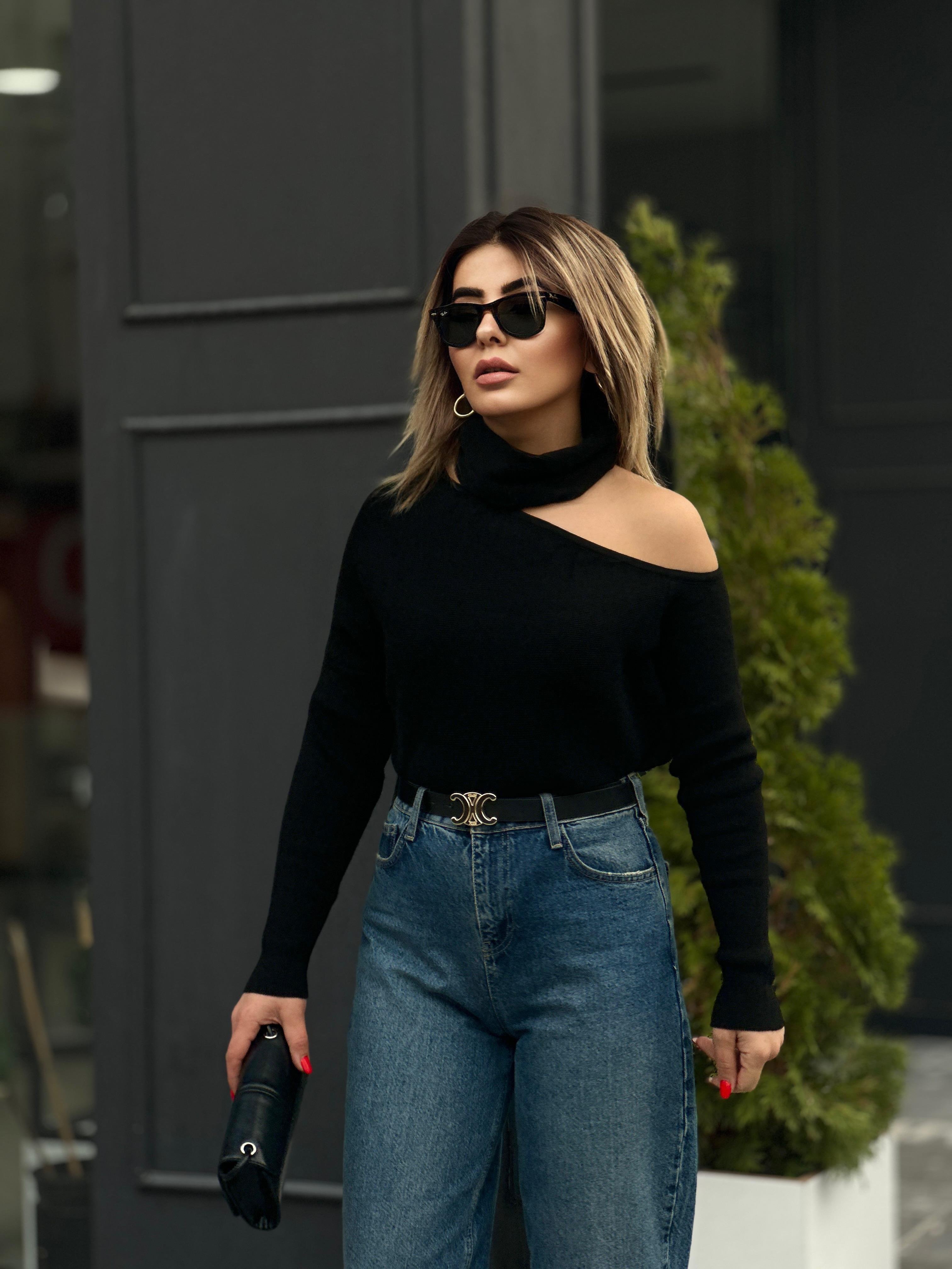 Siyah Düşük Omuz Çıkarılabilir Boyunluklu Triko 