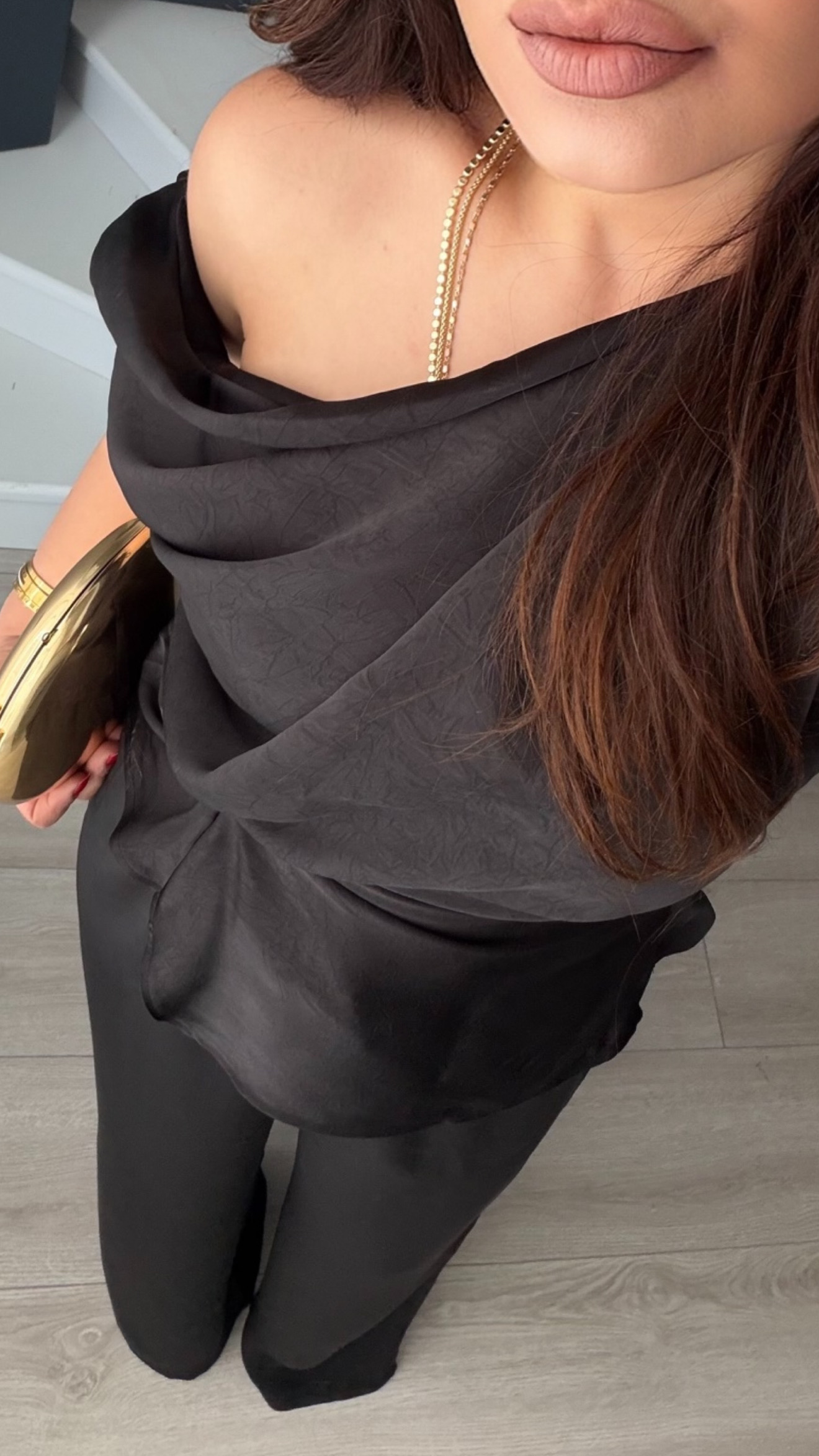 Siyah Gold Toka Detaylı Saten Bluz-Pantolon Takım