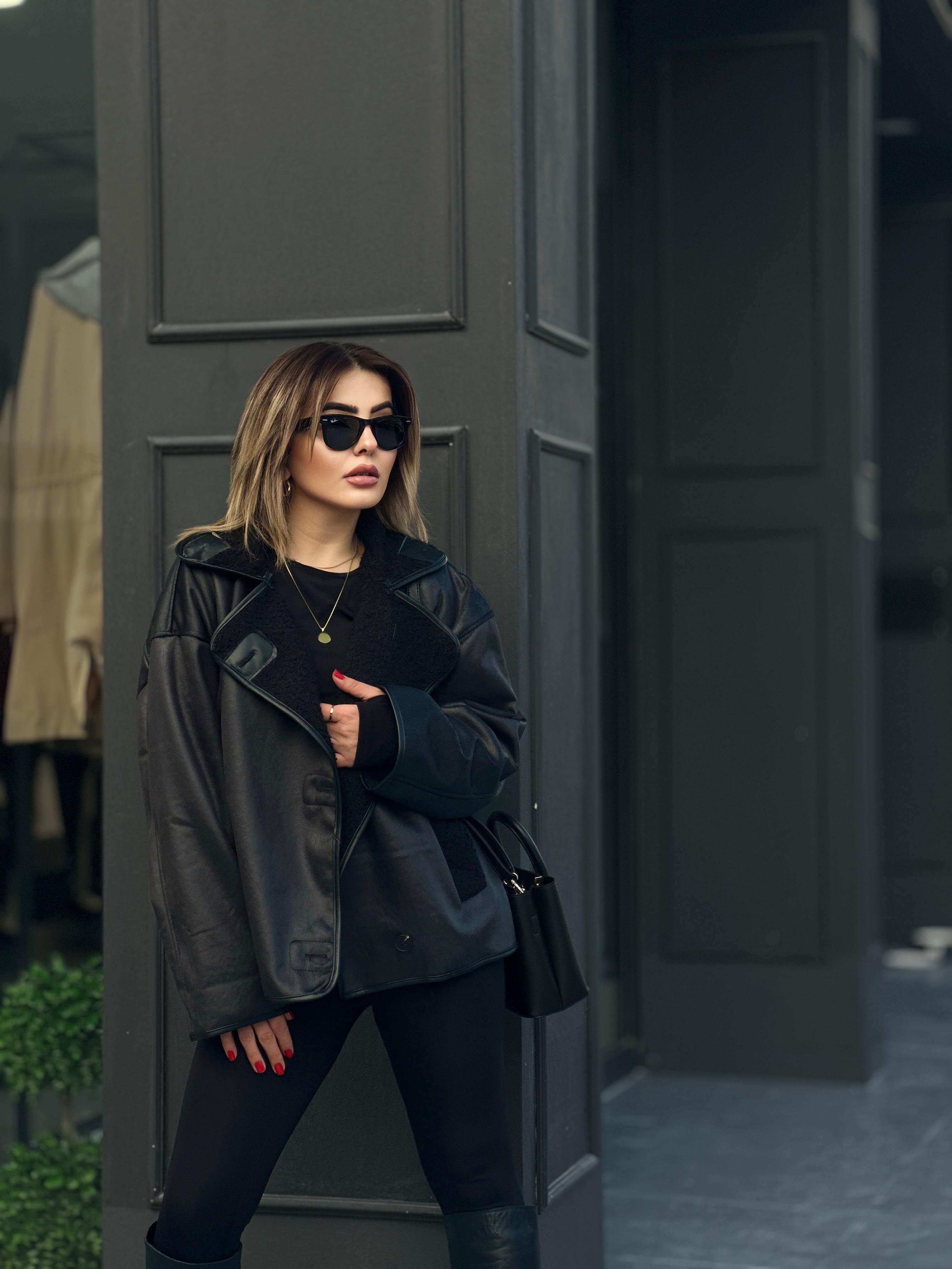 Siyah İçi Kürklü Oversize Ceket 