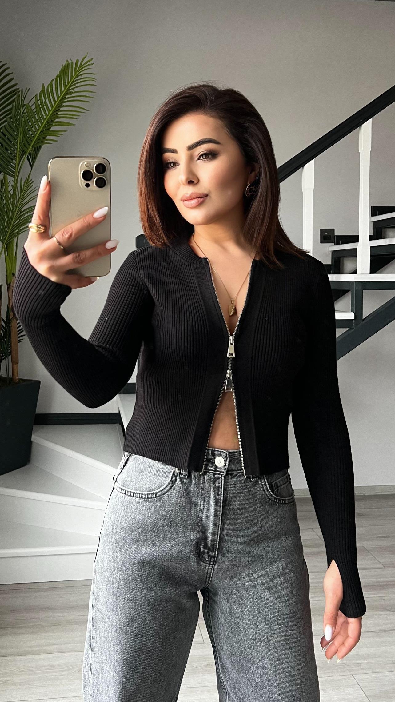 Siyah Marka Model Parmak Geçirme Detaylı Fermuarlı Triko