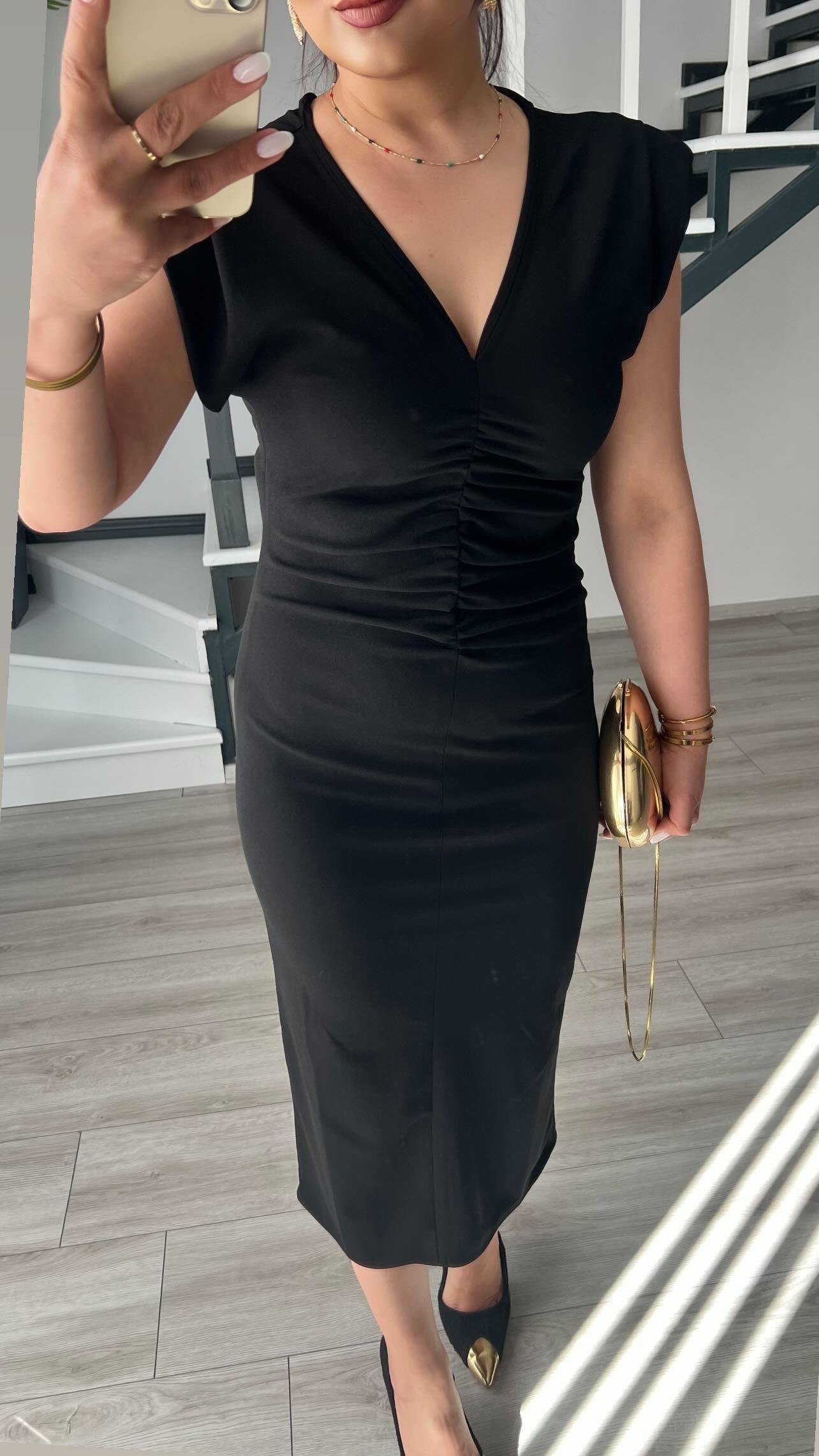 Siyah Marka Model V Yaka Önü Drapeli Midi Elbise 