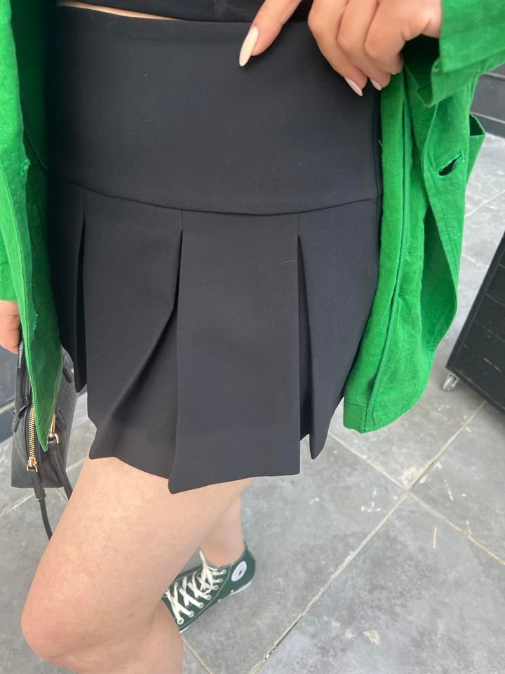 Siyah Pilili Mini Etek