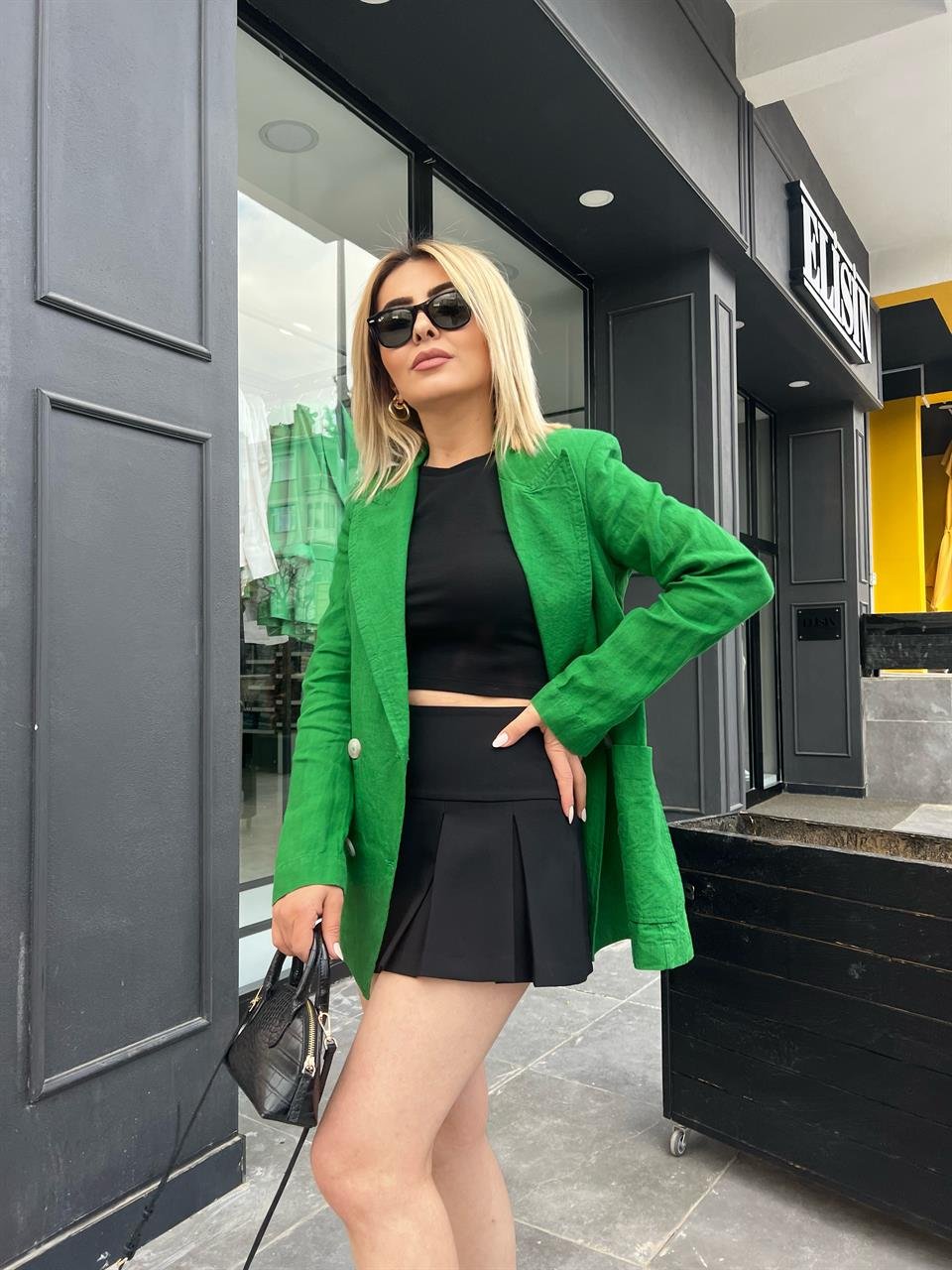 Siyah Pilili Mini Etek