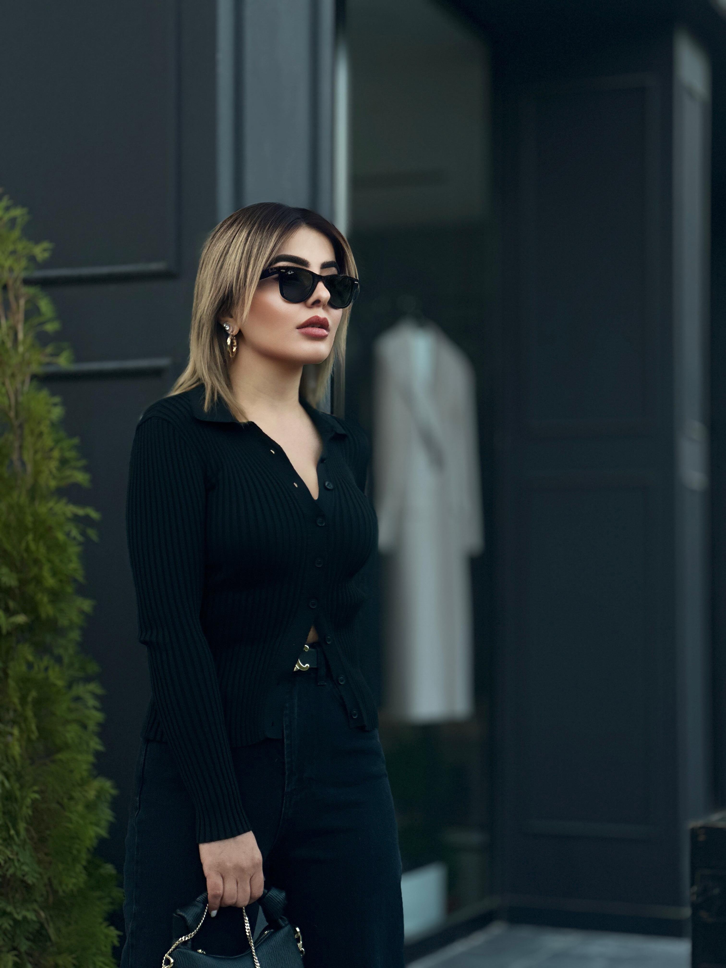 Siyah Polo Yaka Çelik Örme Düğmeli Triko Bluz