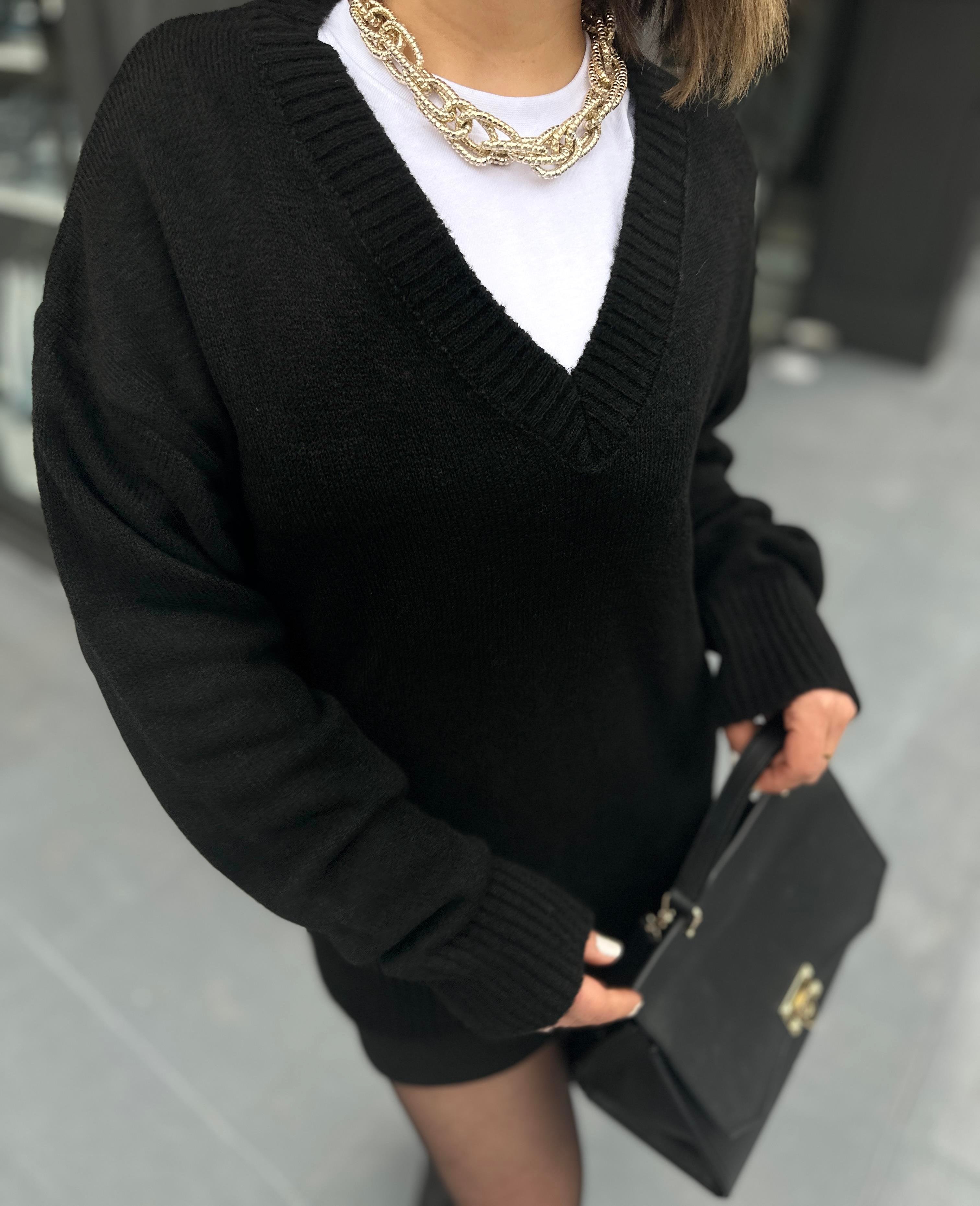 Siyah V Yaka Salaş Basic Triko Kazak 